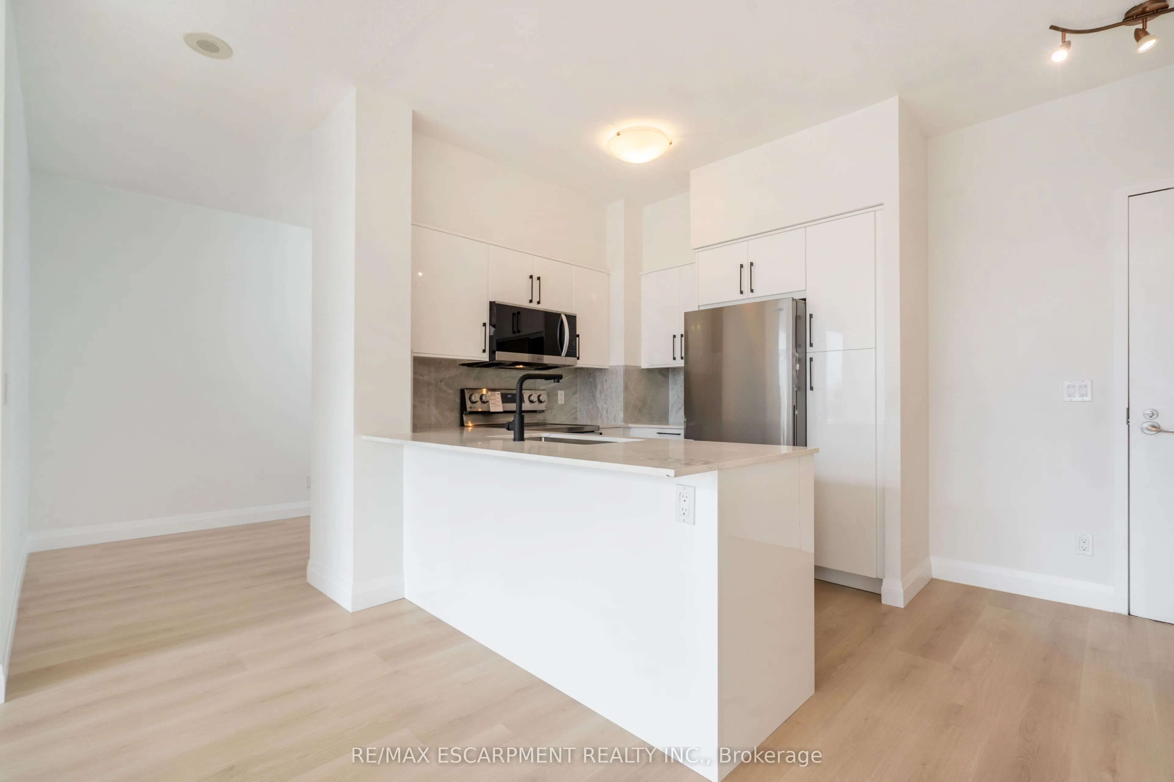 2230 Lake shore Boulevard W, #303