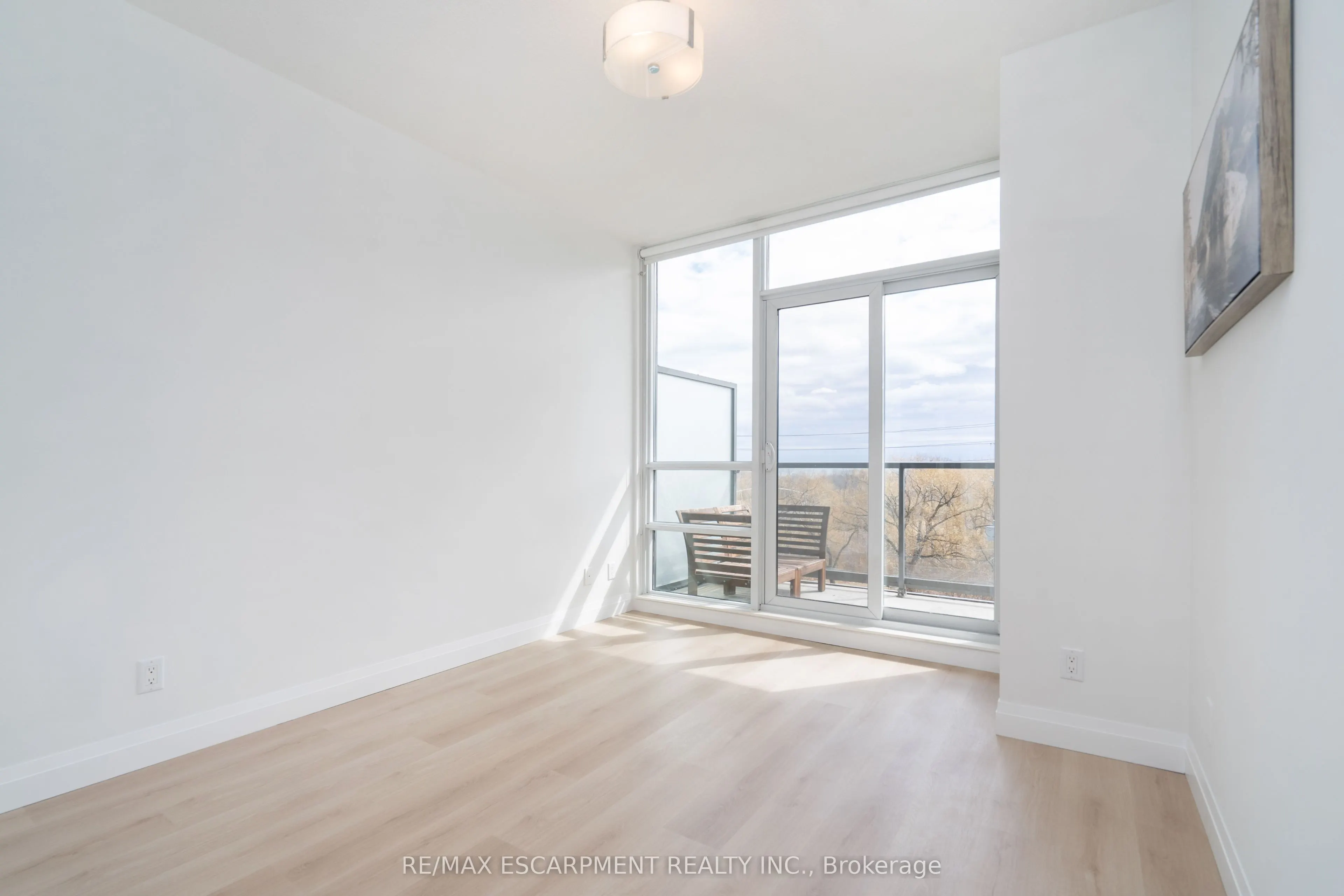 2230 Lake shore Boulevard W, #303