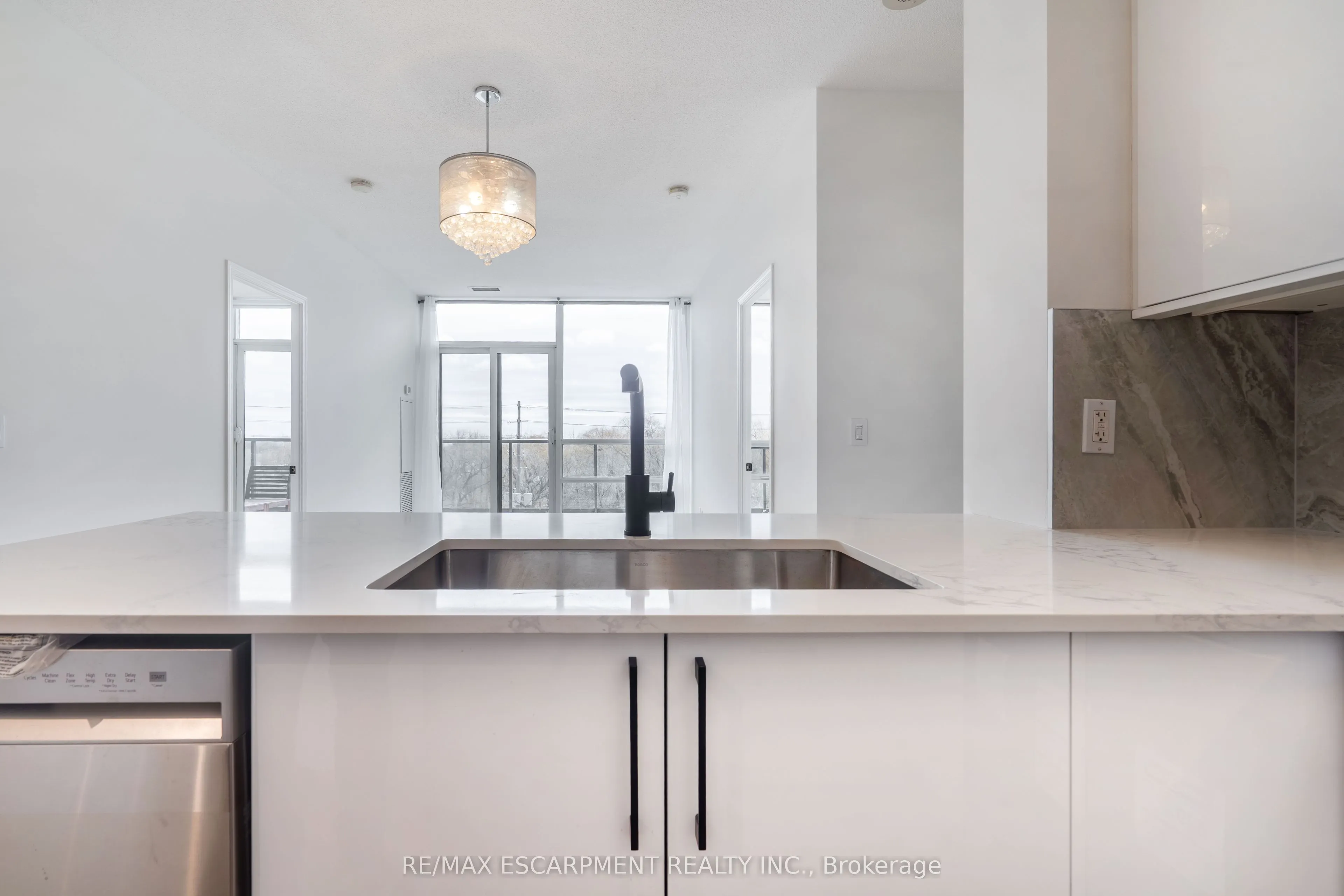 2230 Lake shore Boulevard W, #303