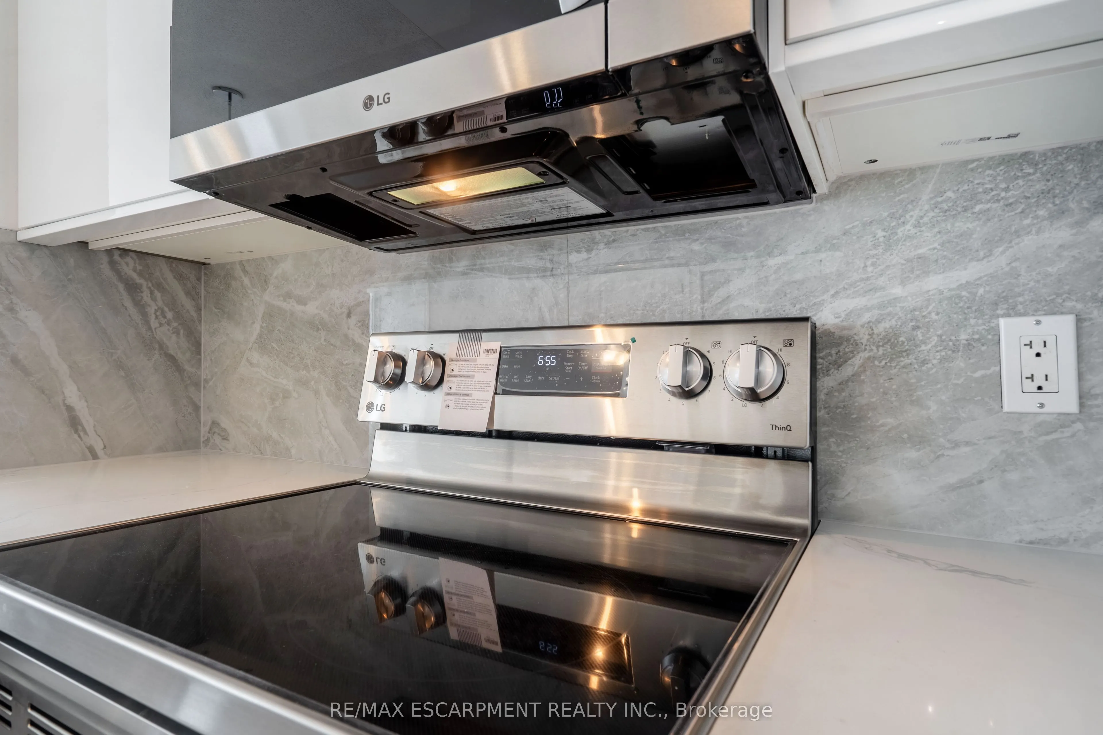 2230 Lake shore Boulevard W, #303