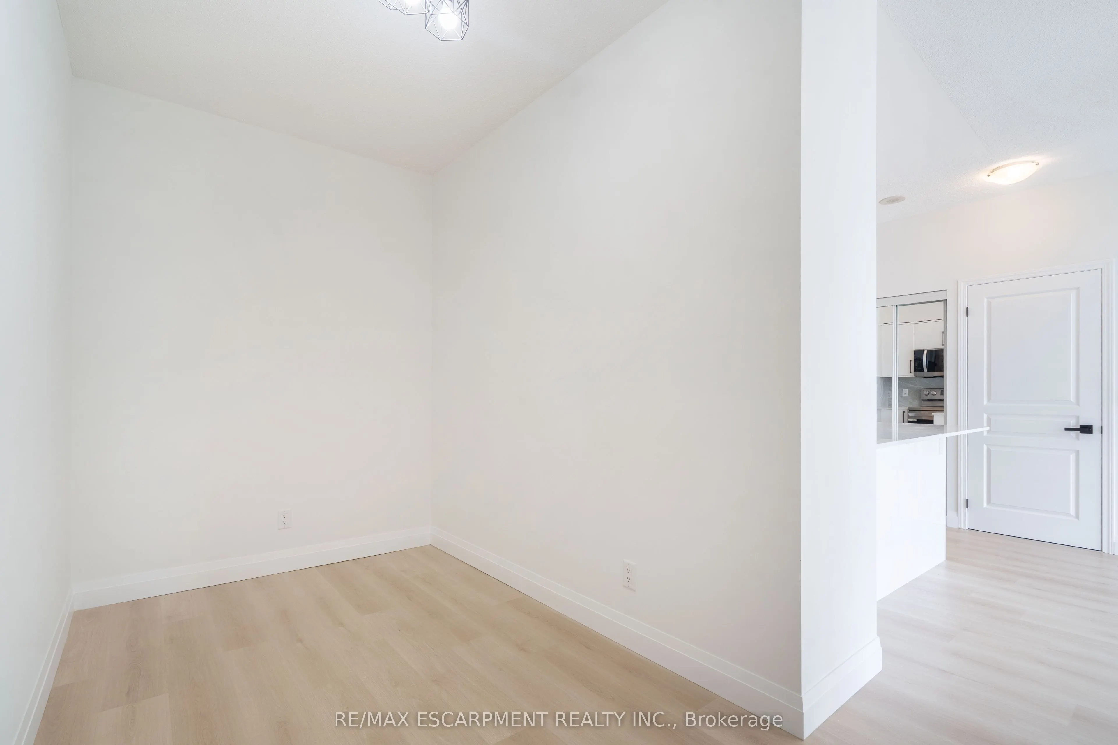 2230 Lake shore Boulevard W, #303