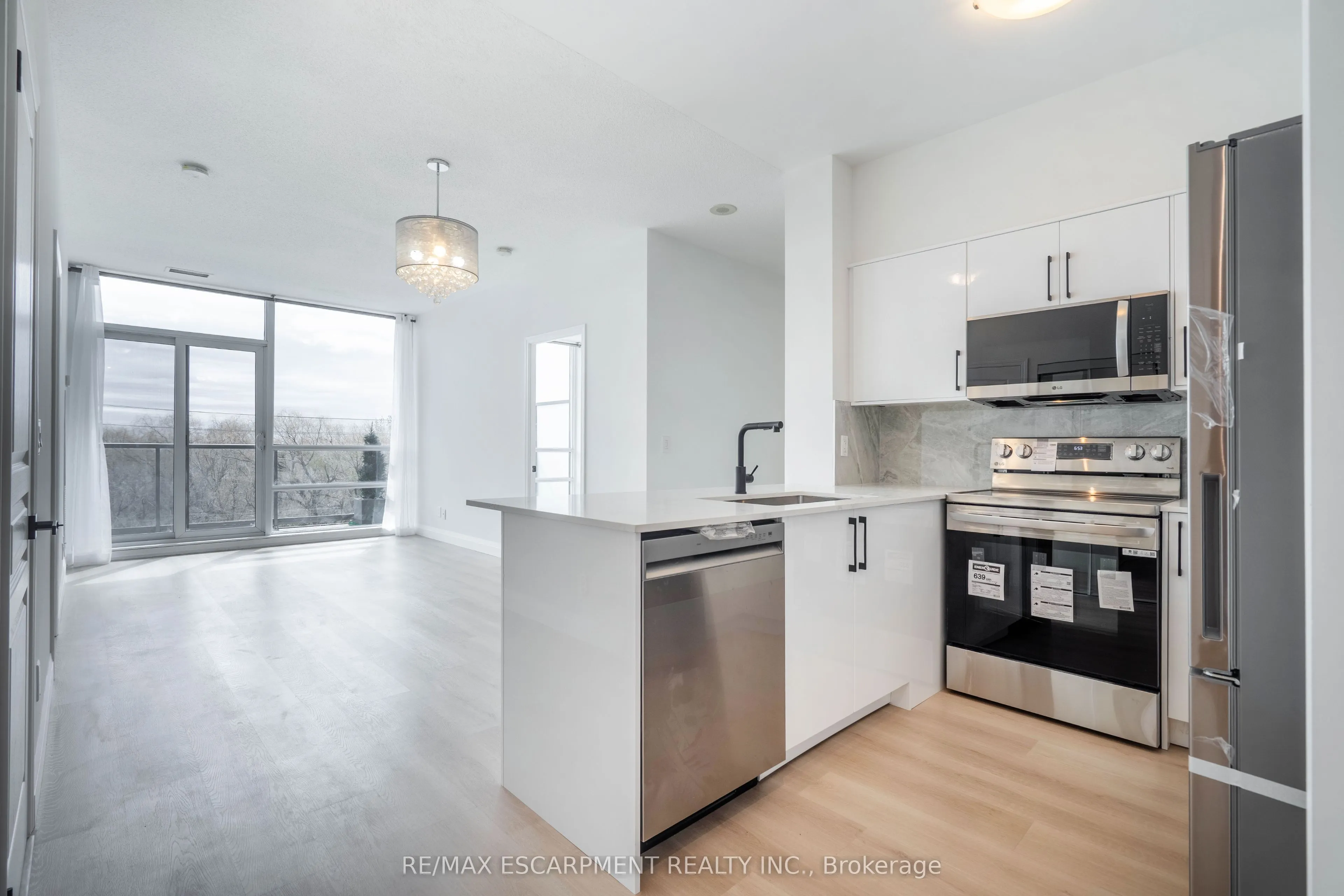 2230 Lake shore Boulevard W, #303