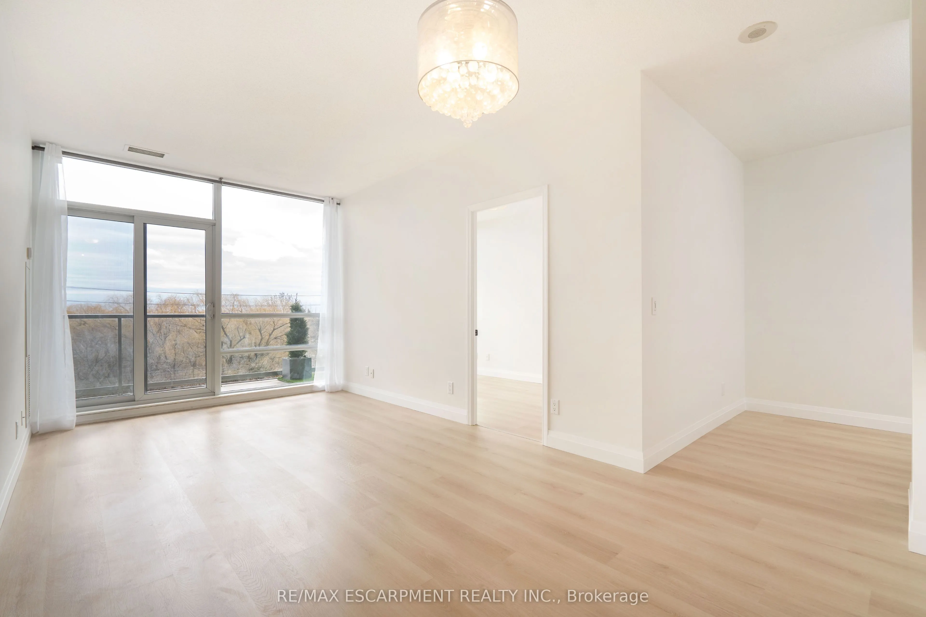 2230 Lake shore Boulevard W, #303