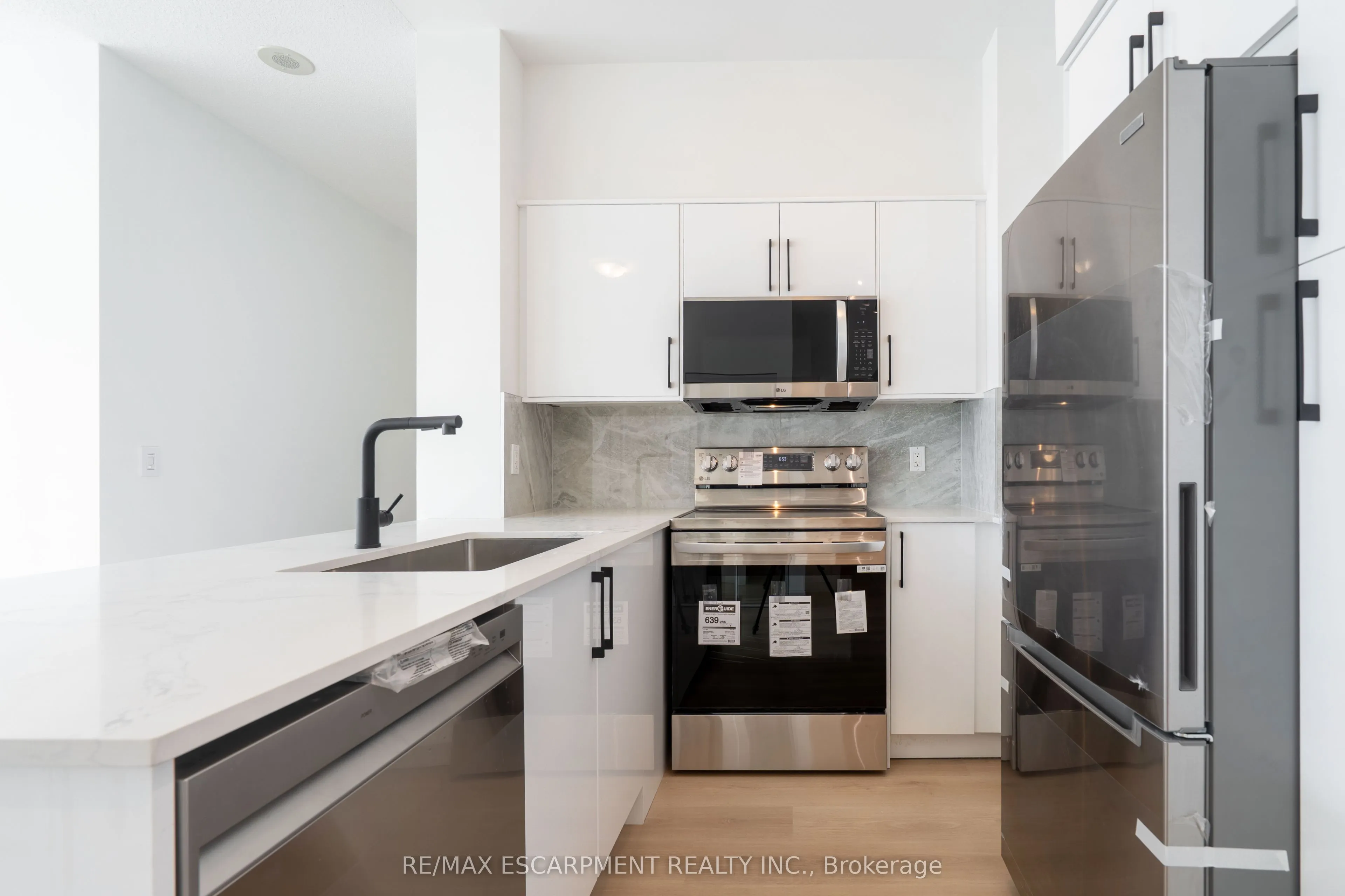 2230 Lake shore Boulevard W, #303