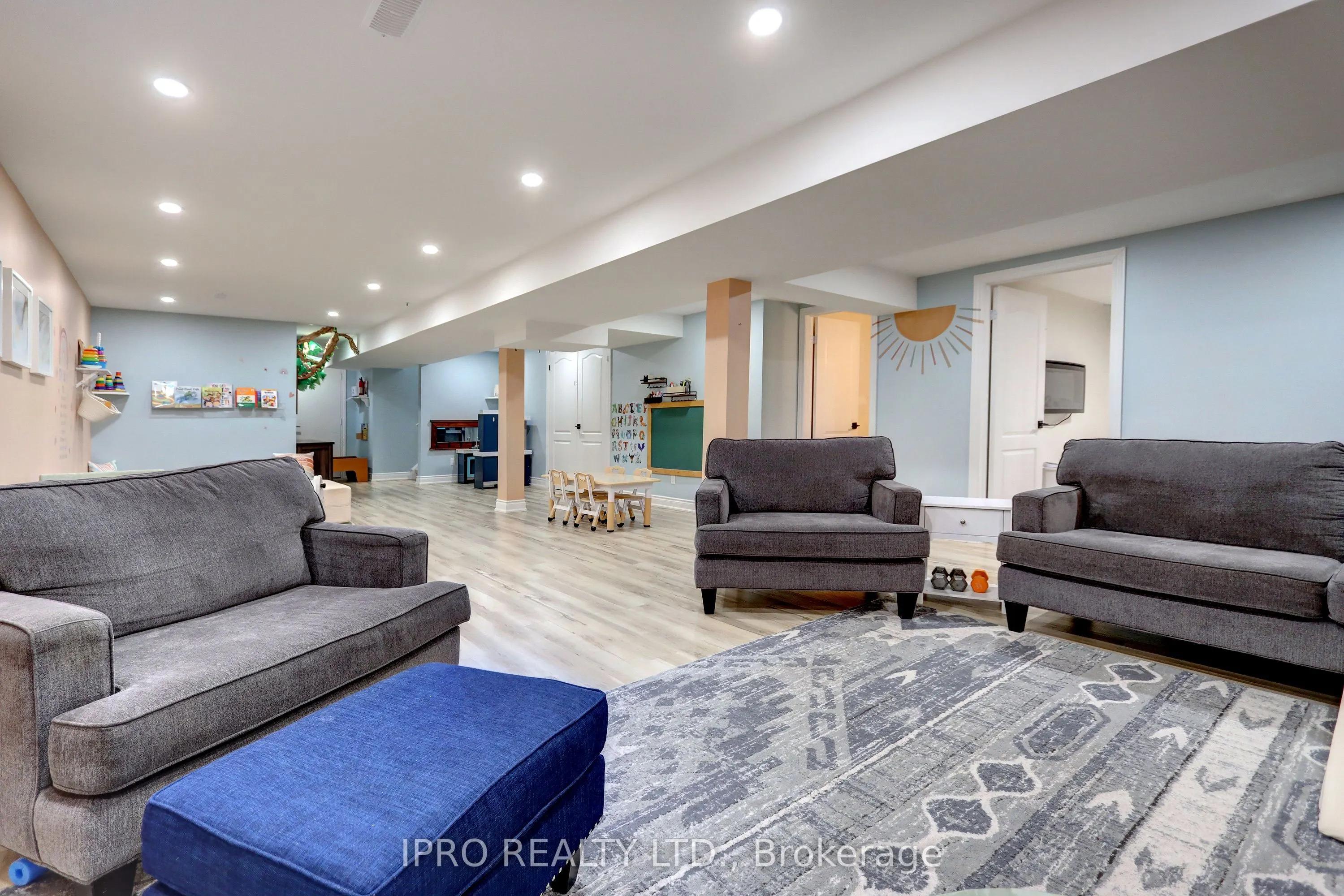 10 Berton Boulevard
