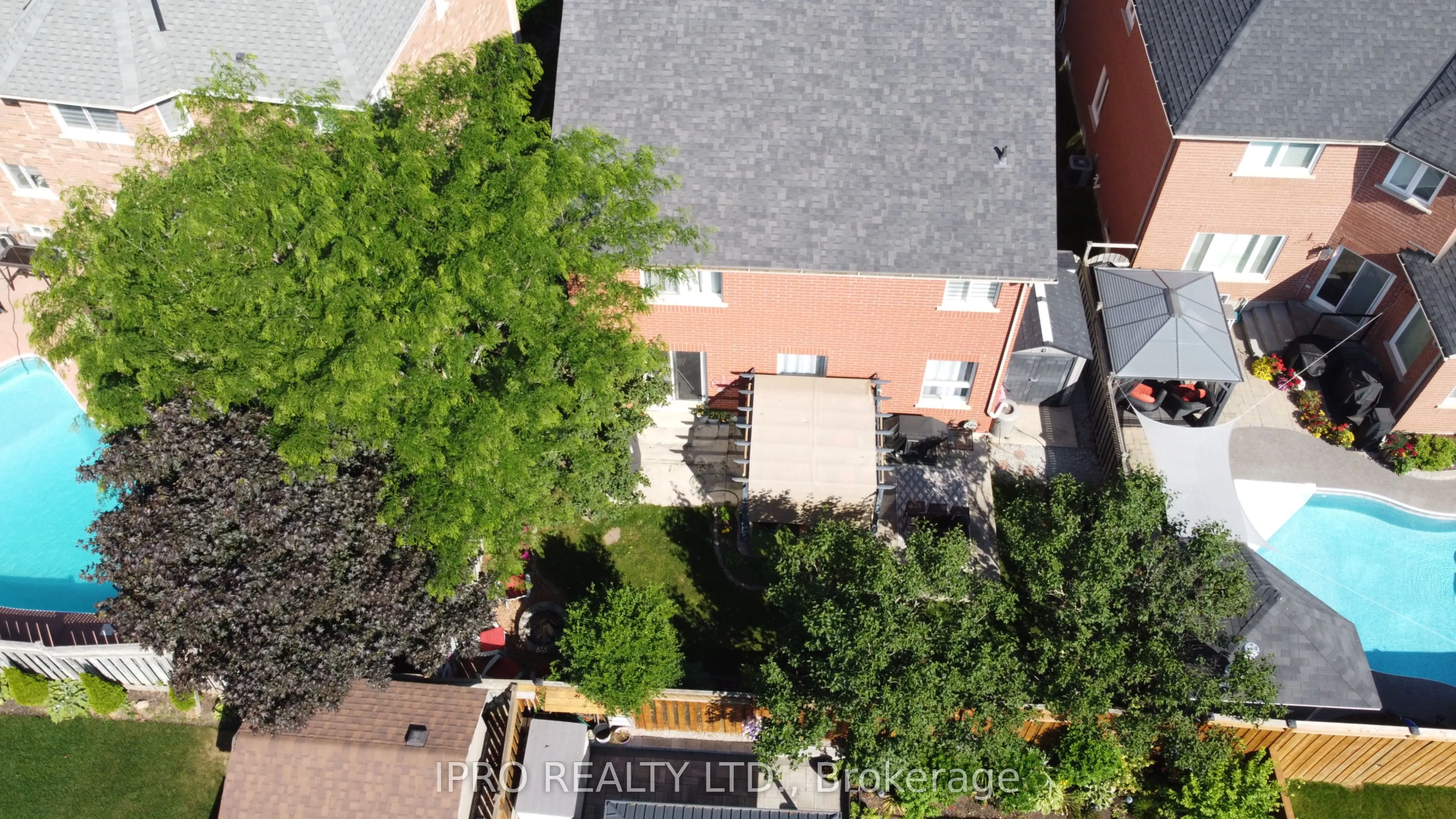 10 Berton Boulevard
