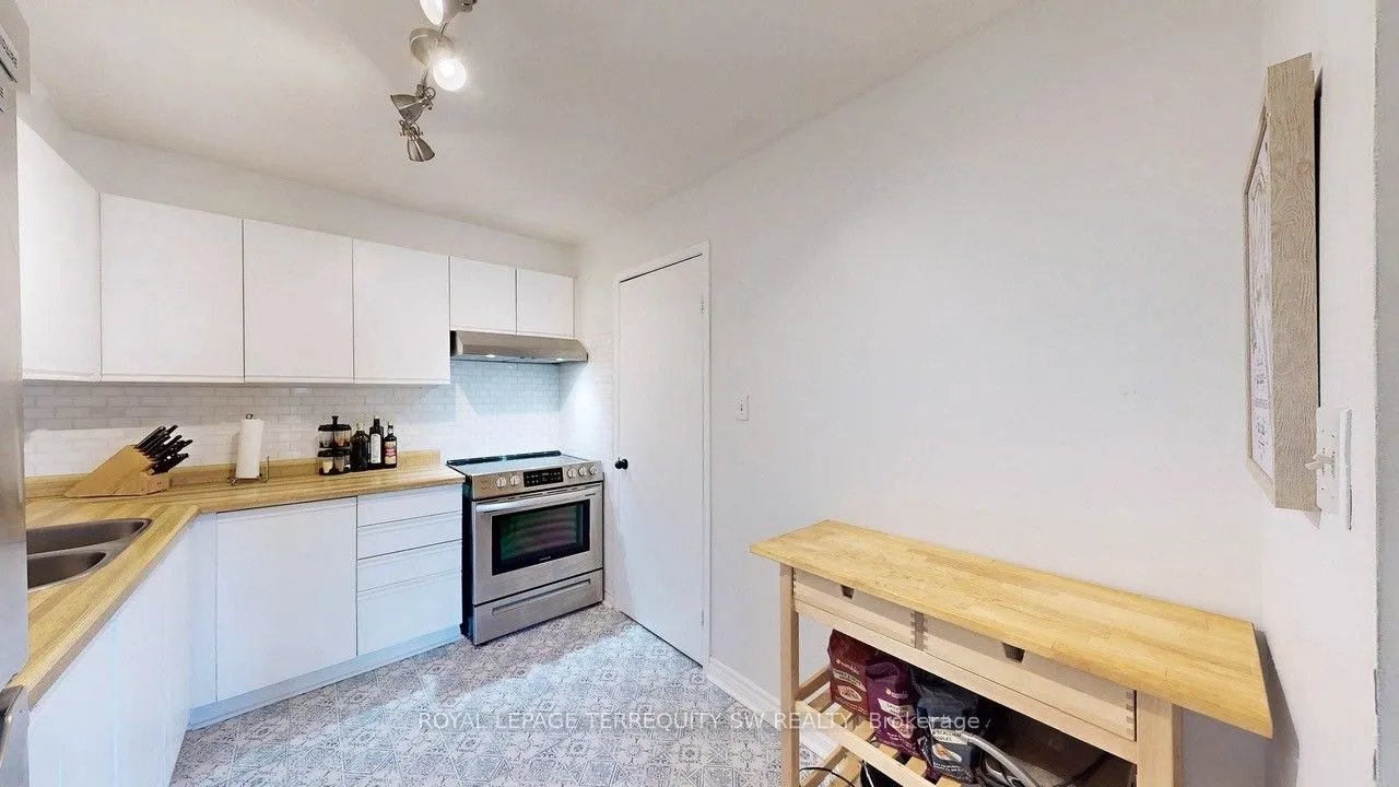 3835 Lake Shore Boulevard W, #210