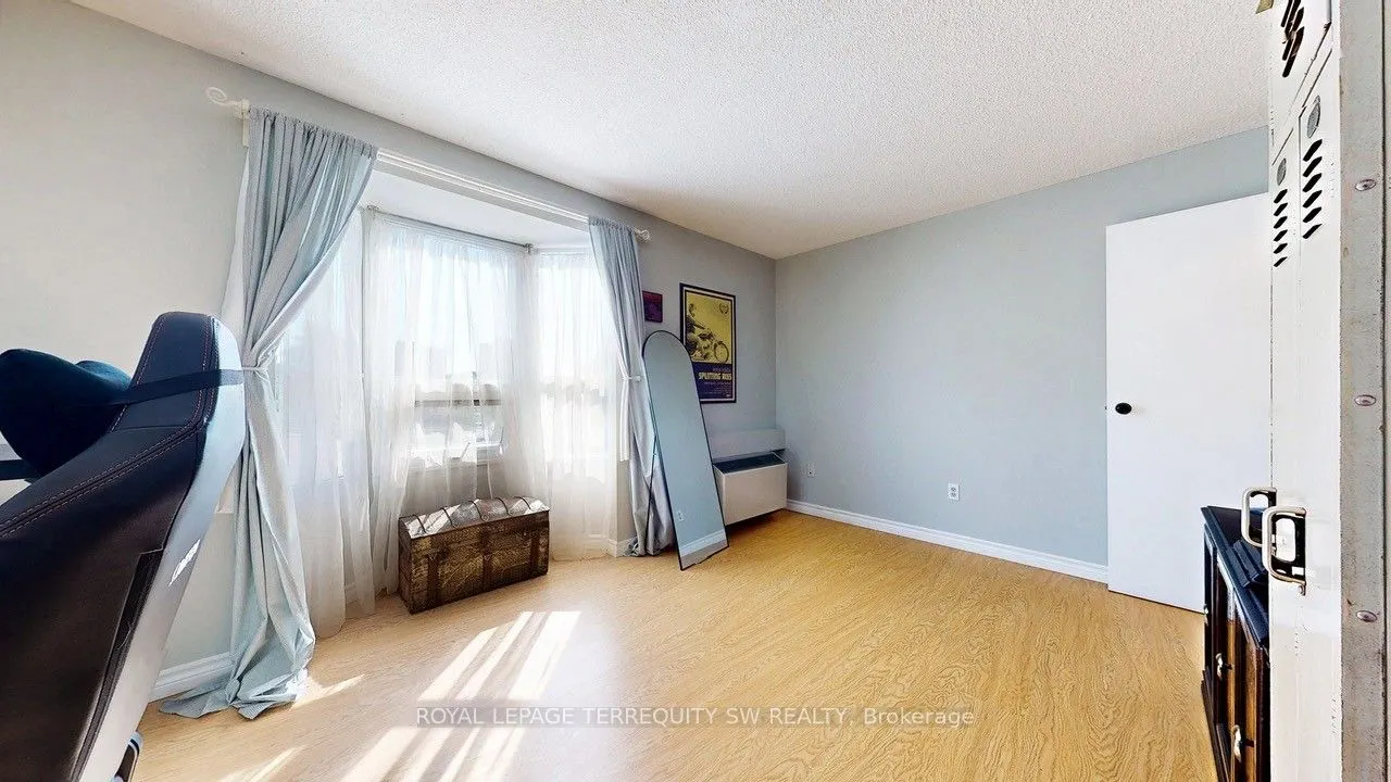 3835 Lake Shore Boulevard W, #210