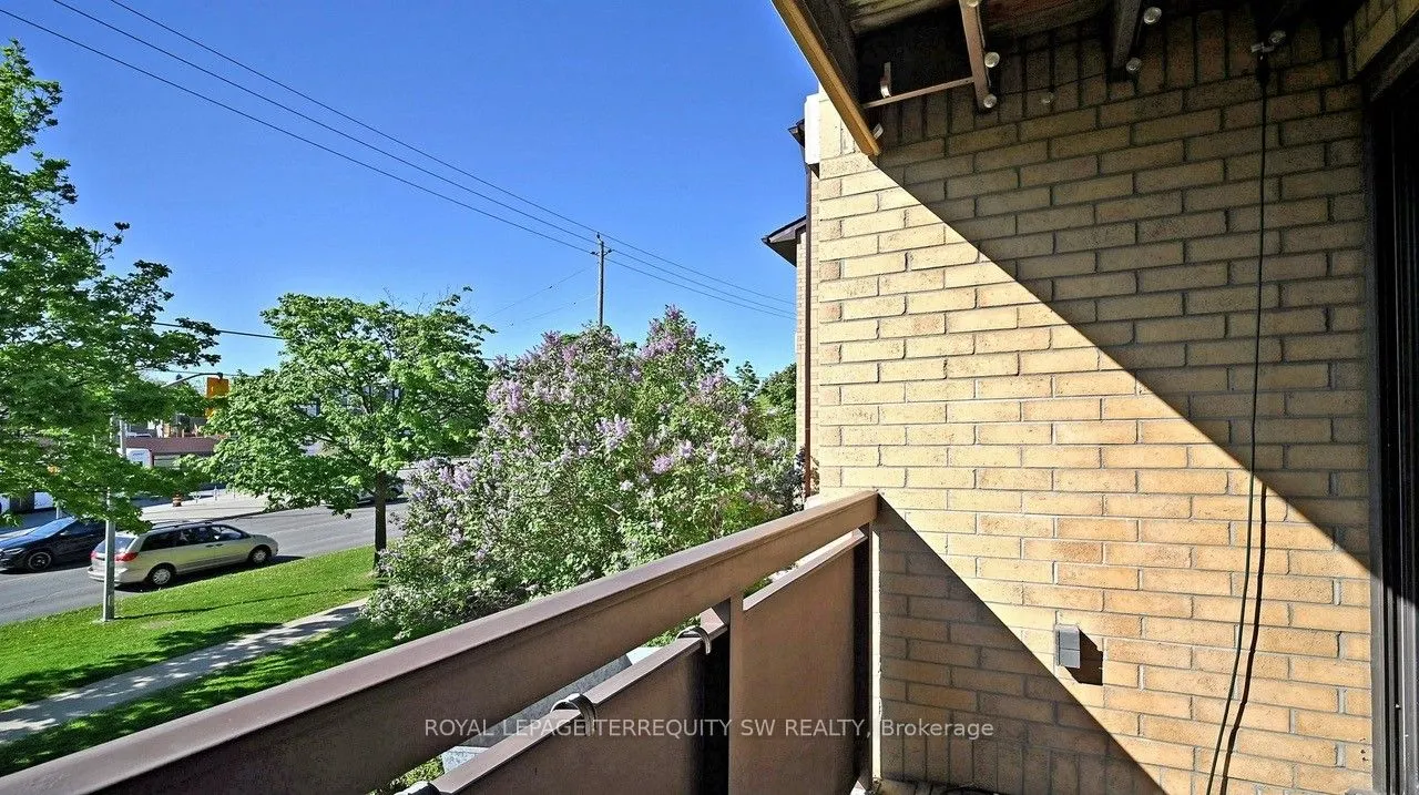 3835 Lake Shore Boulevard W, #210