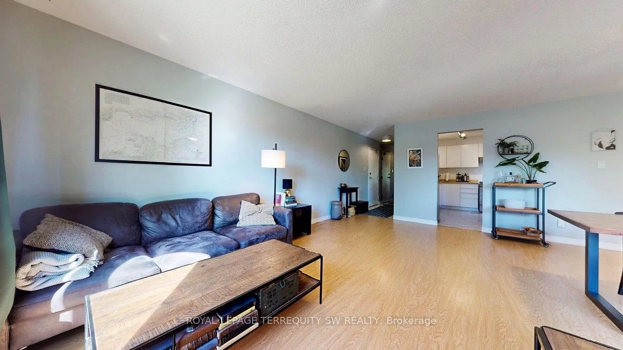 3835 Lake Shore Boulevard W, #210