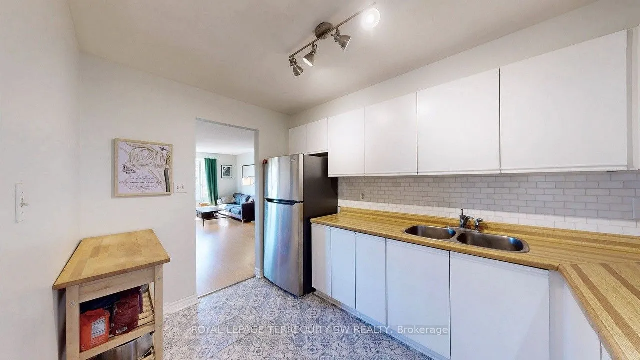 3835 Lake Shore Boulevard W, #210