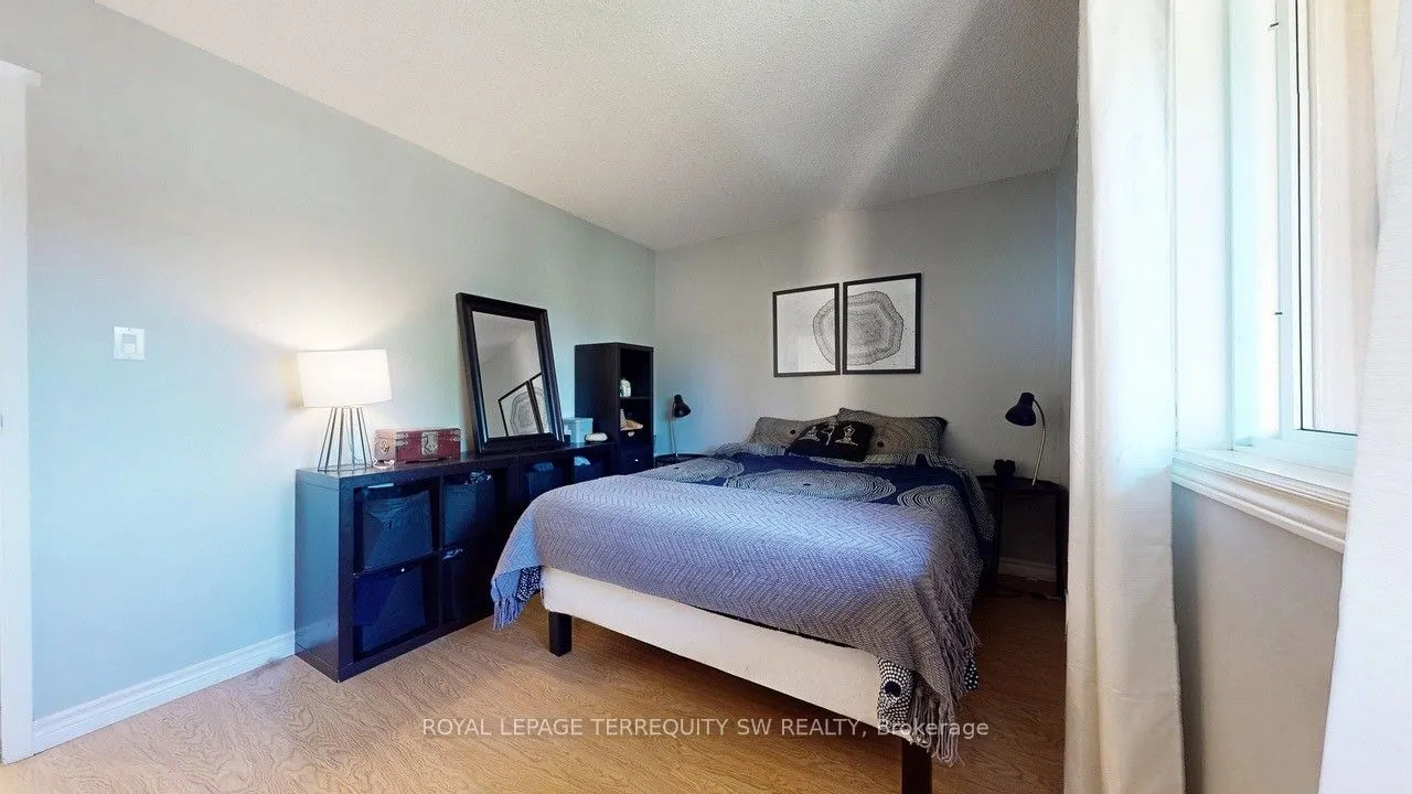 3835 Lake Shore Boulevard W, #210
