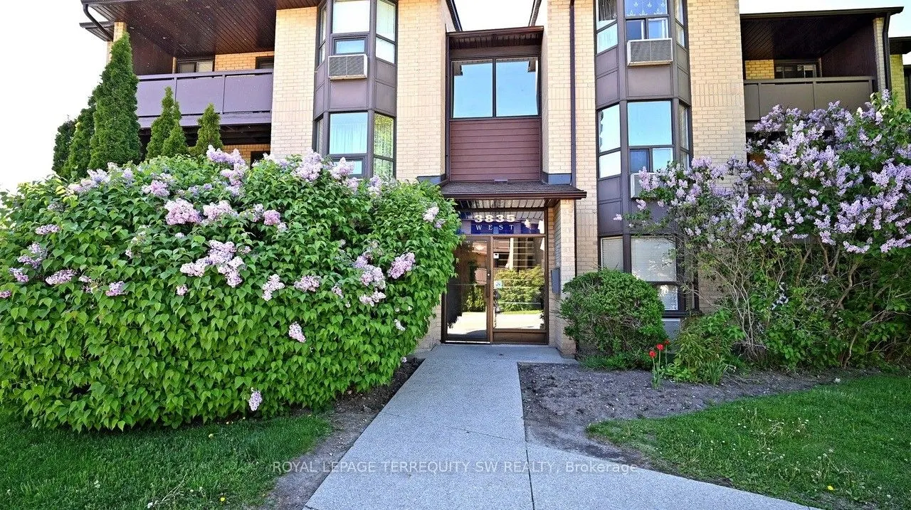 3835 Lake Shore Boulevard W, #210