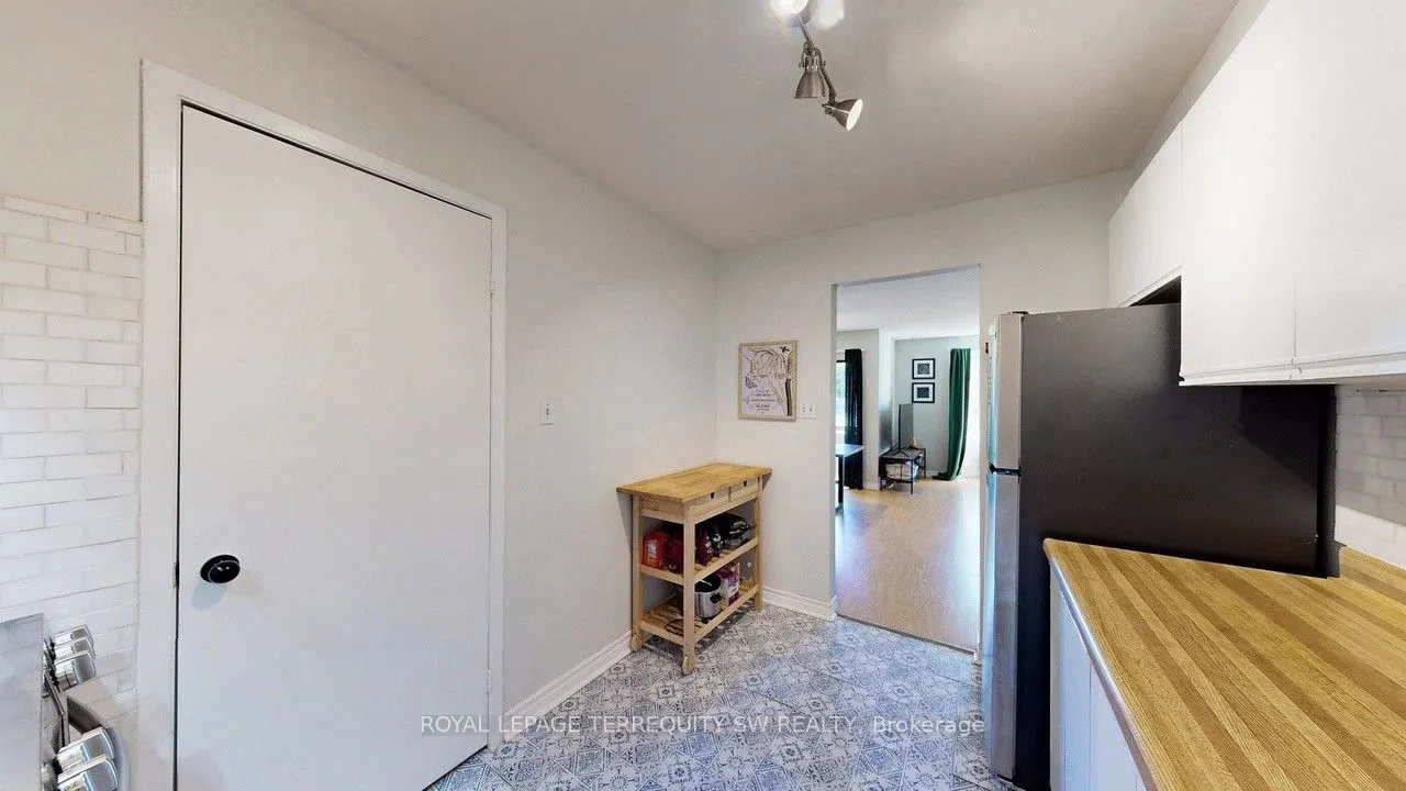 3835 Lake Shore Boulevard W, #210