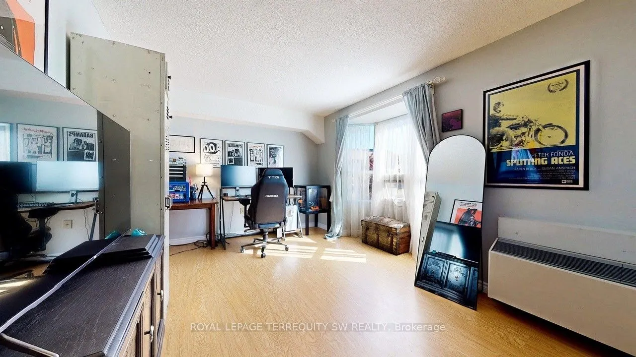 3835 Lake Shore Boulevard W, #210