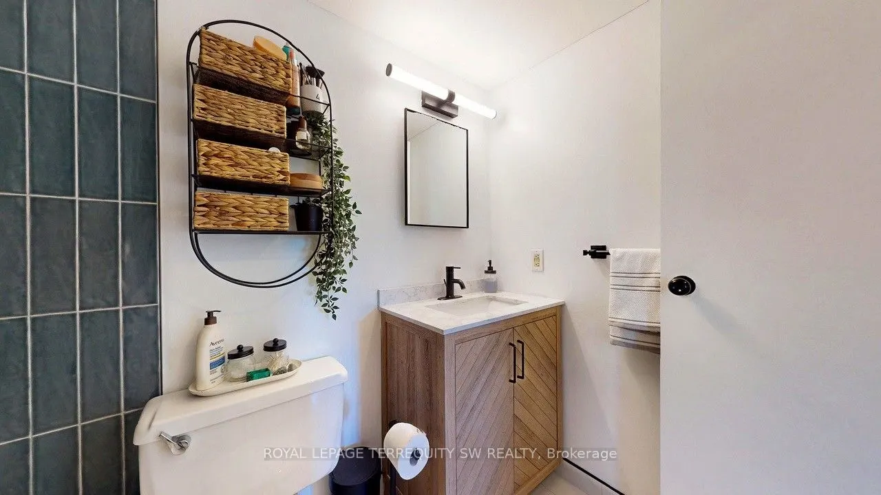 3835 Lake Shore Boulevard W, #210