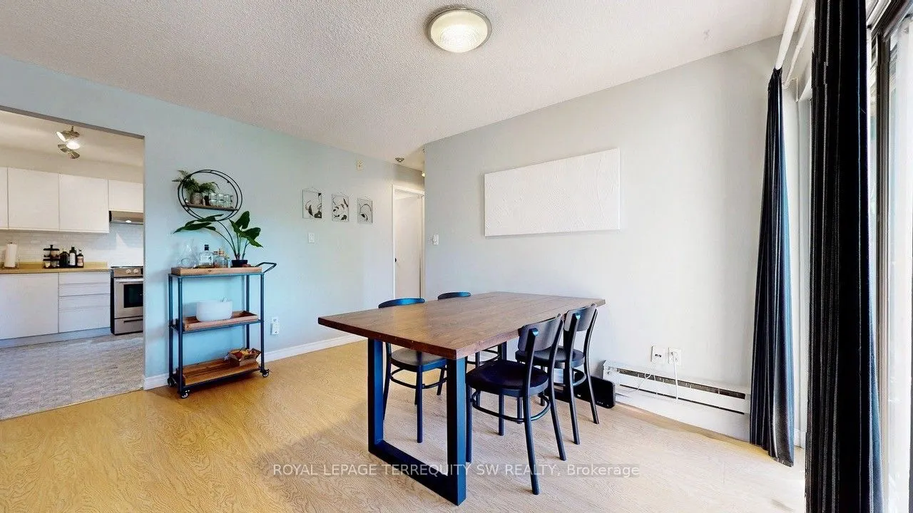 3835 Lake Shore Boulevard W, #210