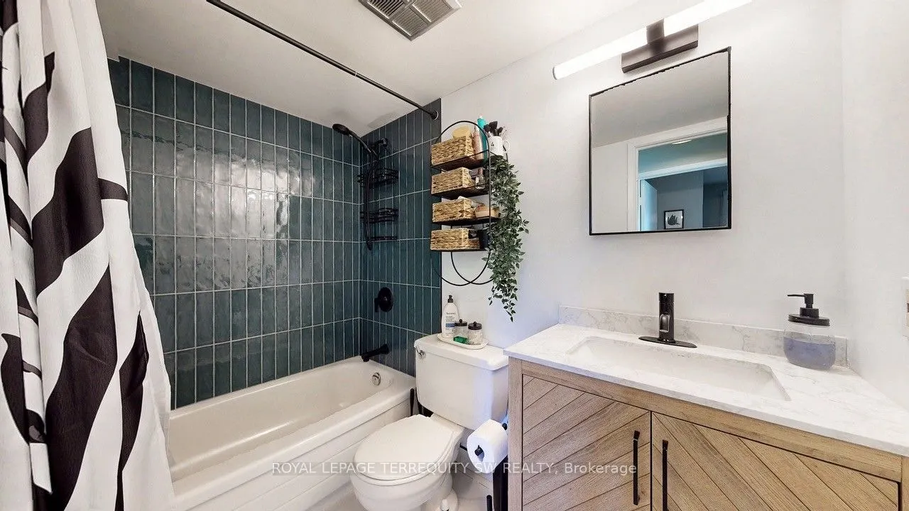 3835 Lake Shore Boulevard W, #210