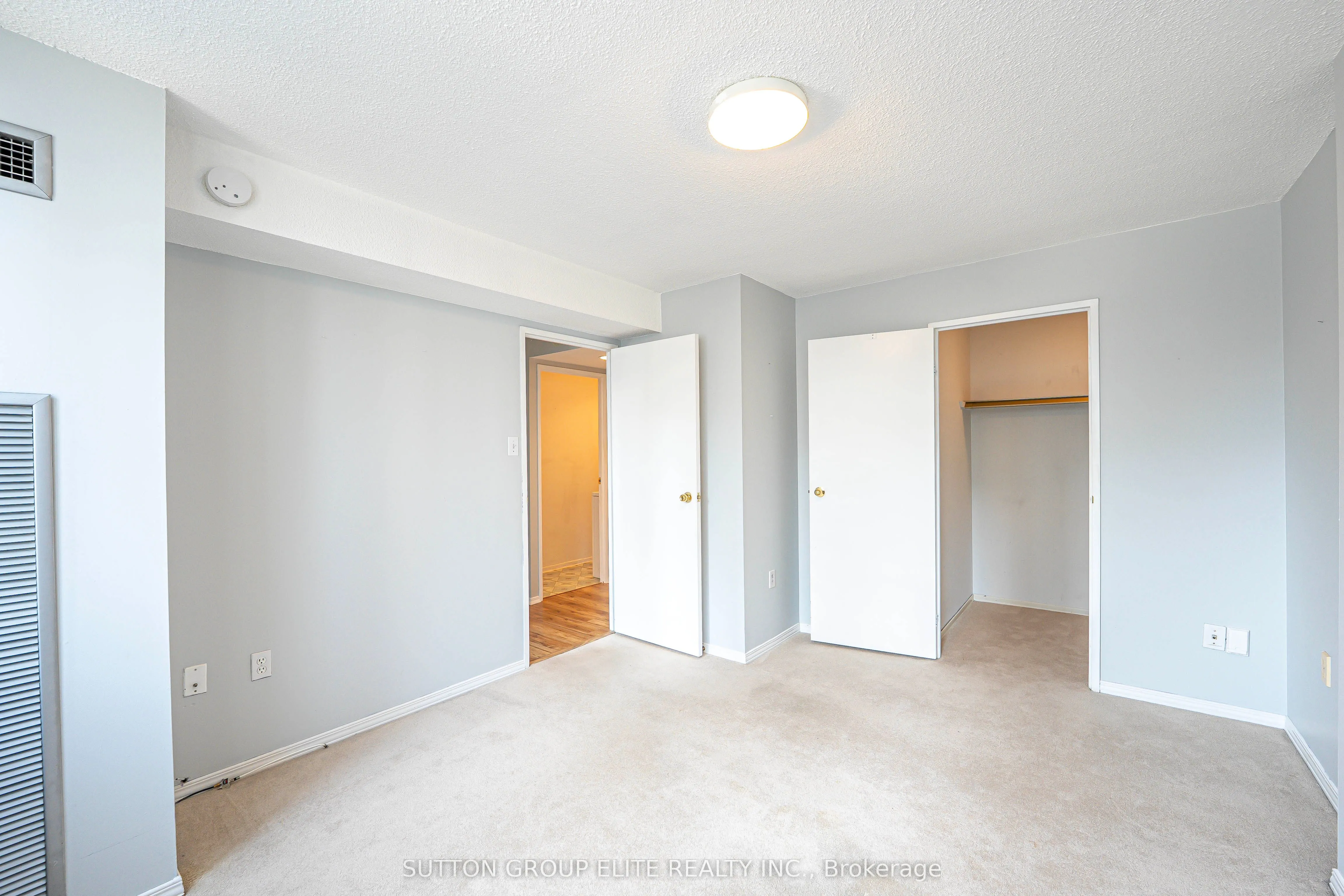 3590 Kaneff Crescent, #1203