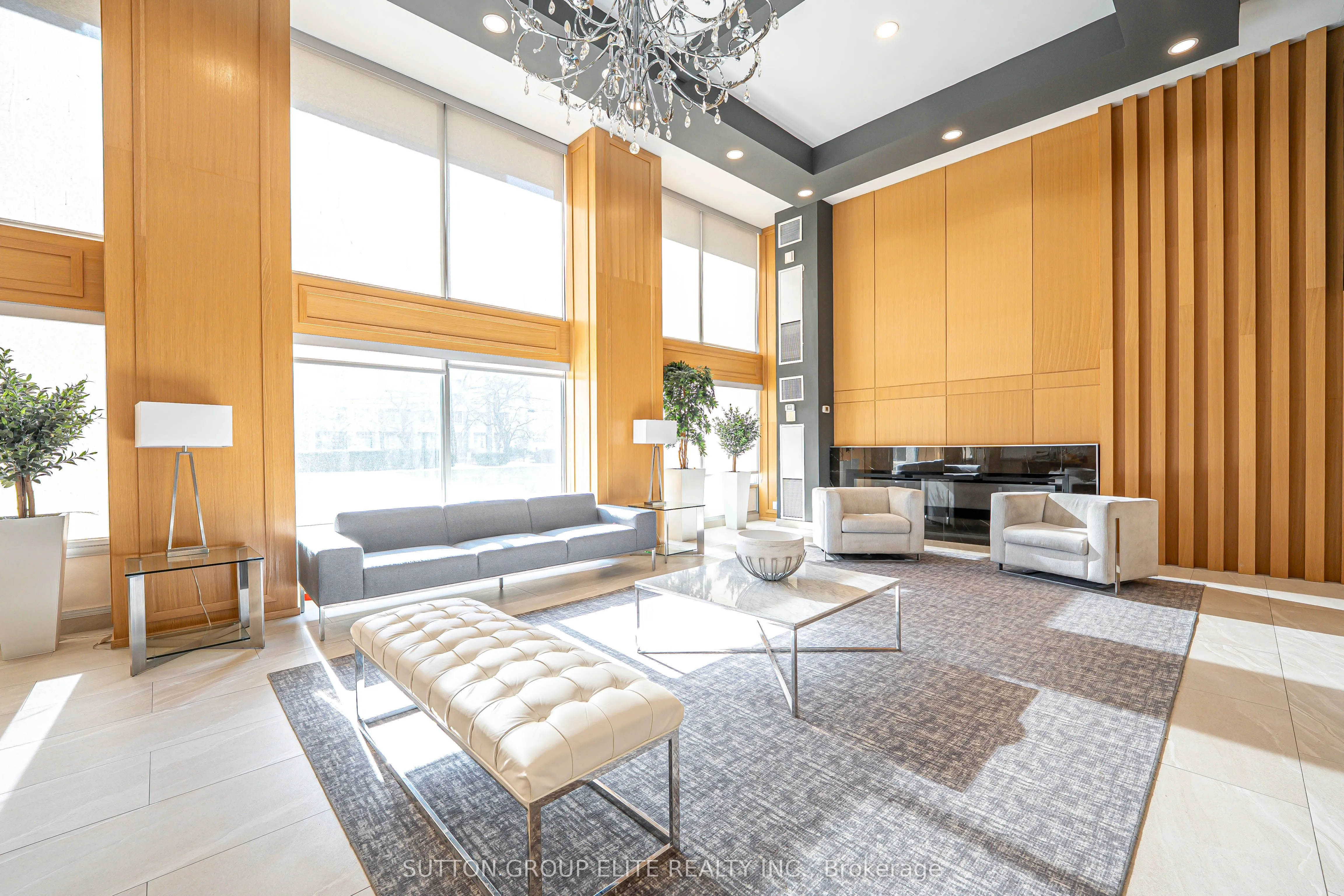 3590 Kaneff Crescent, #1203