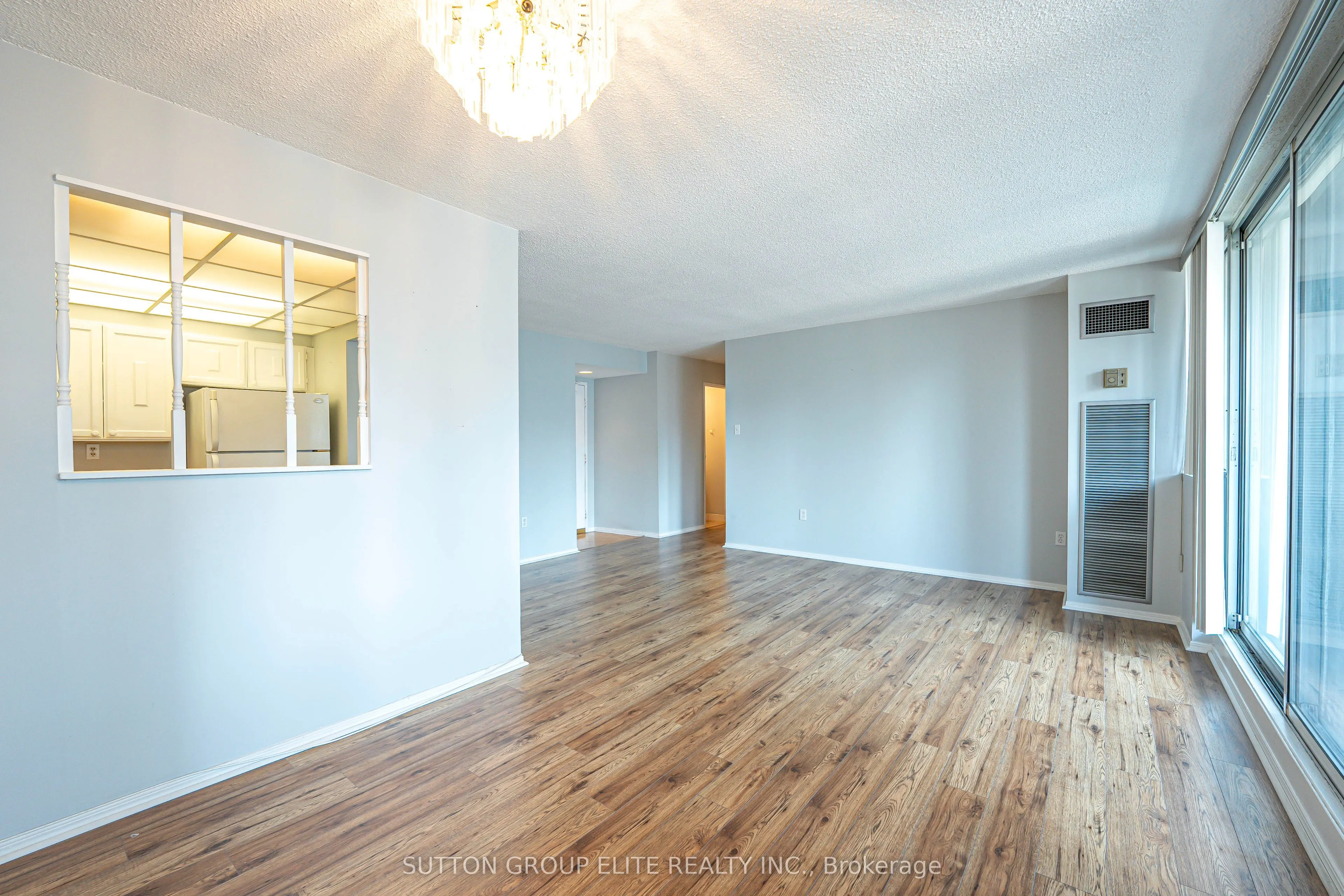3590 Kaneff Crescent, #1203