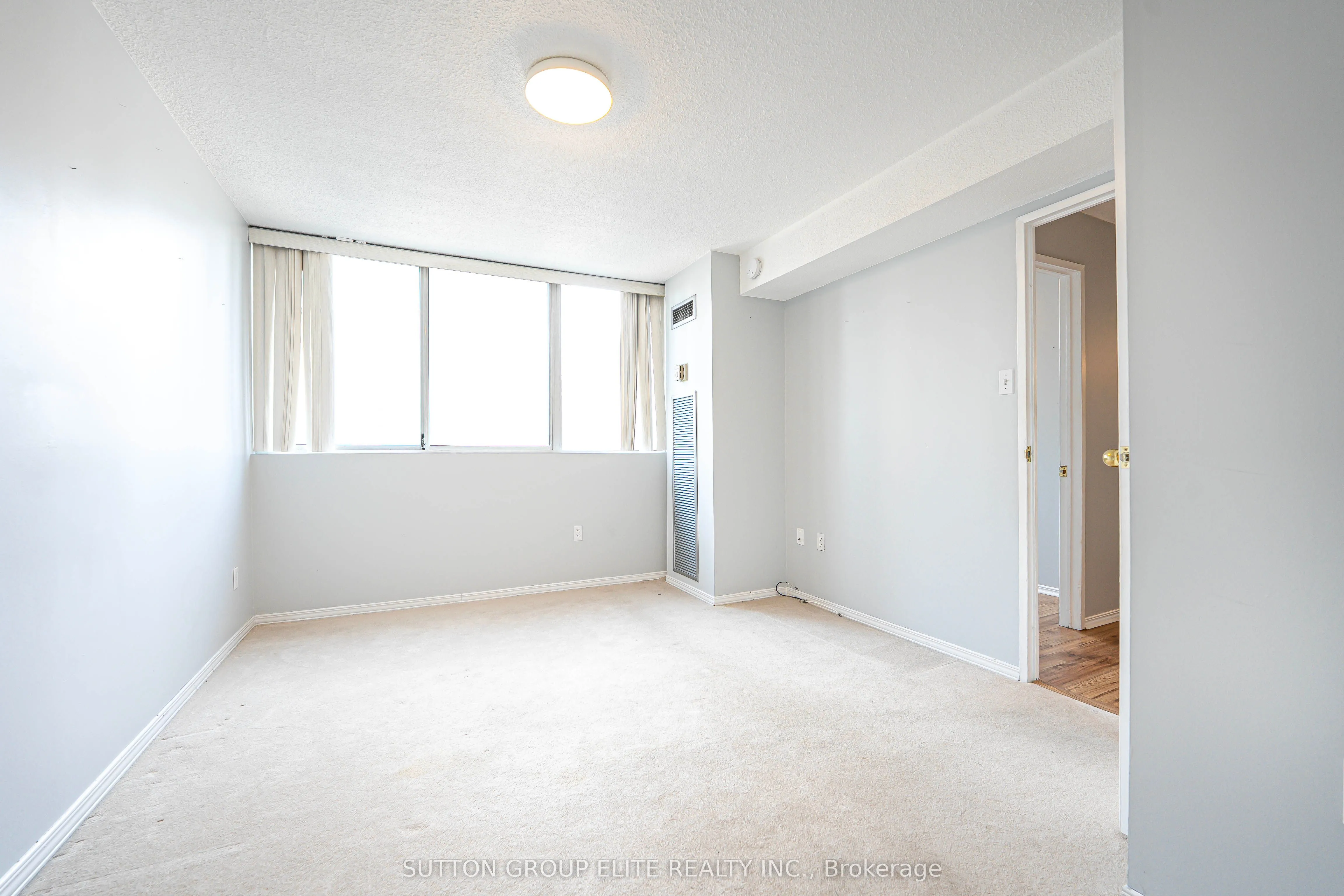 3590 Kaneff Crescent, #1203