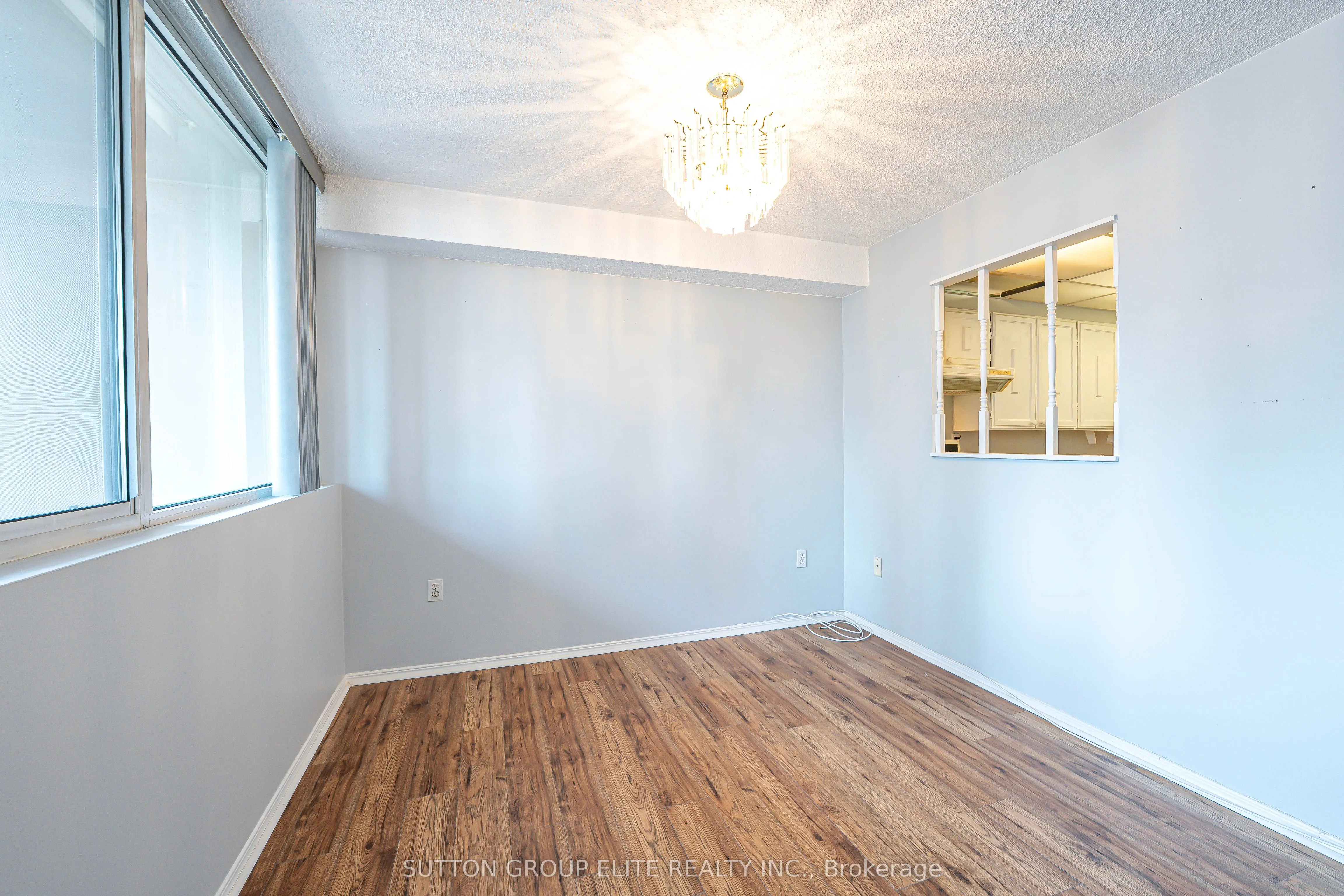 3590 Kaneff Crescent, #1203