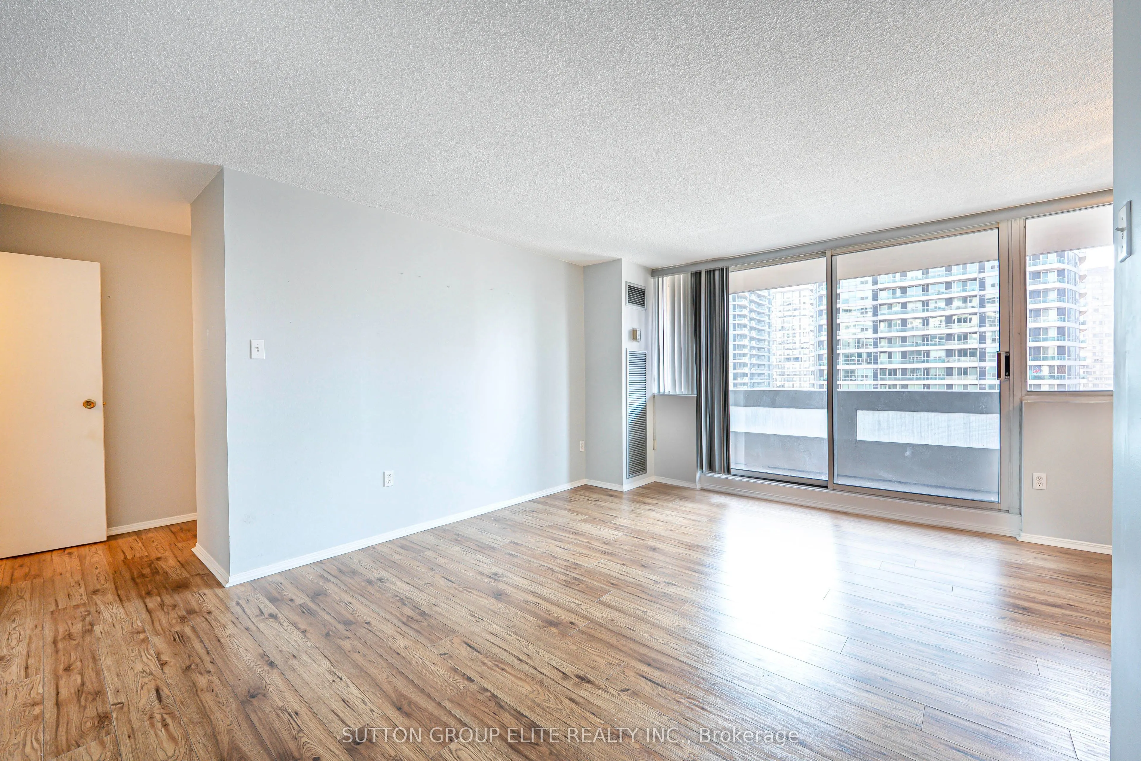 3590 Kaneff Crescent, #1203