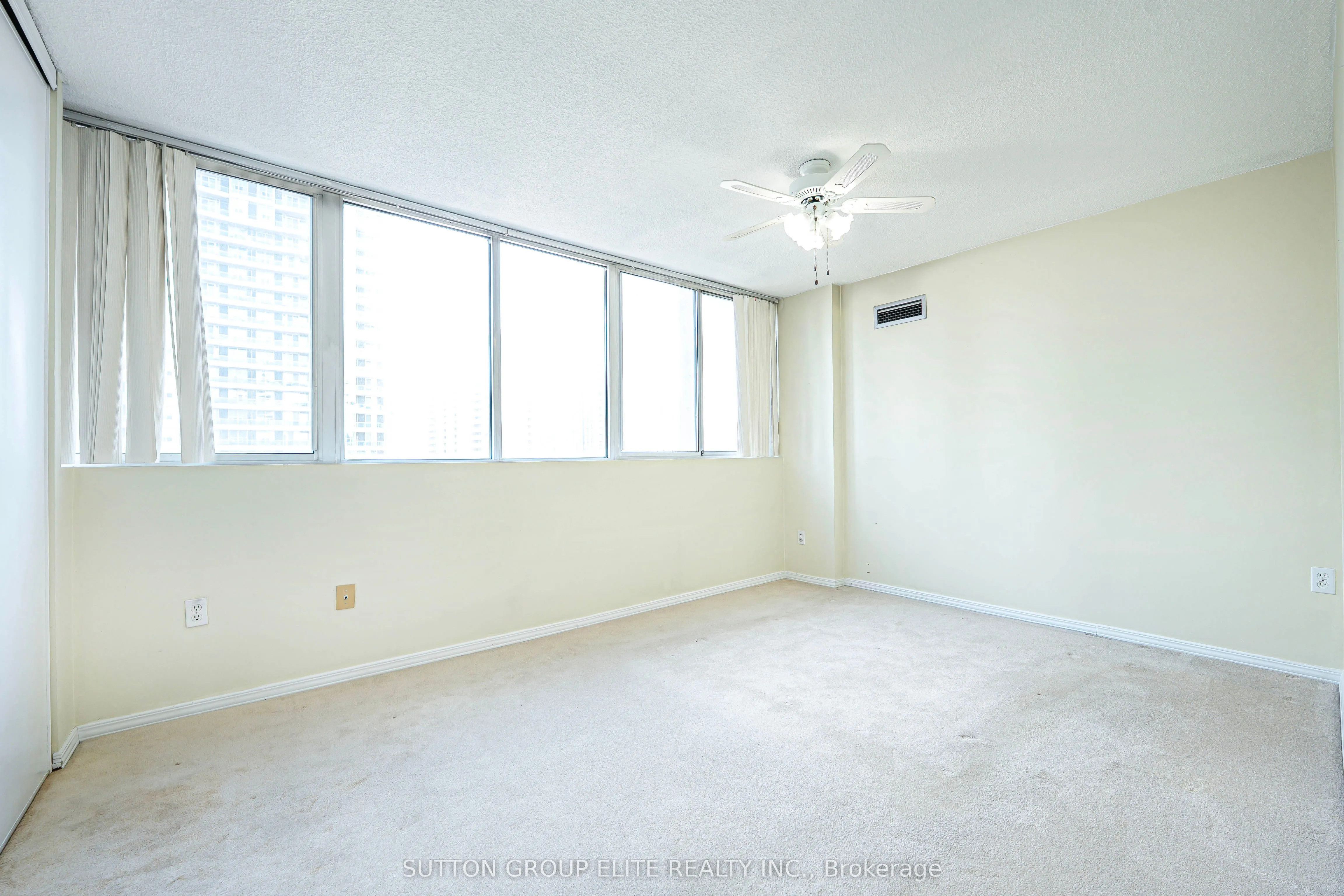 3590 Kaneff Crescent, #1203