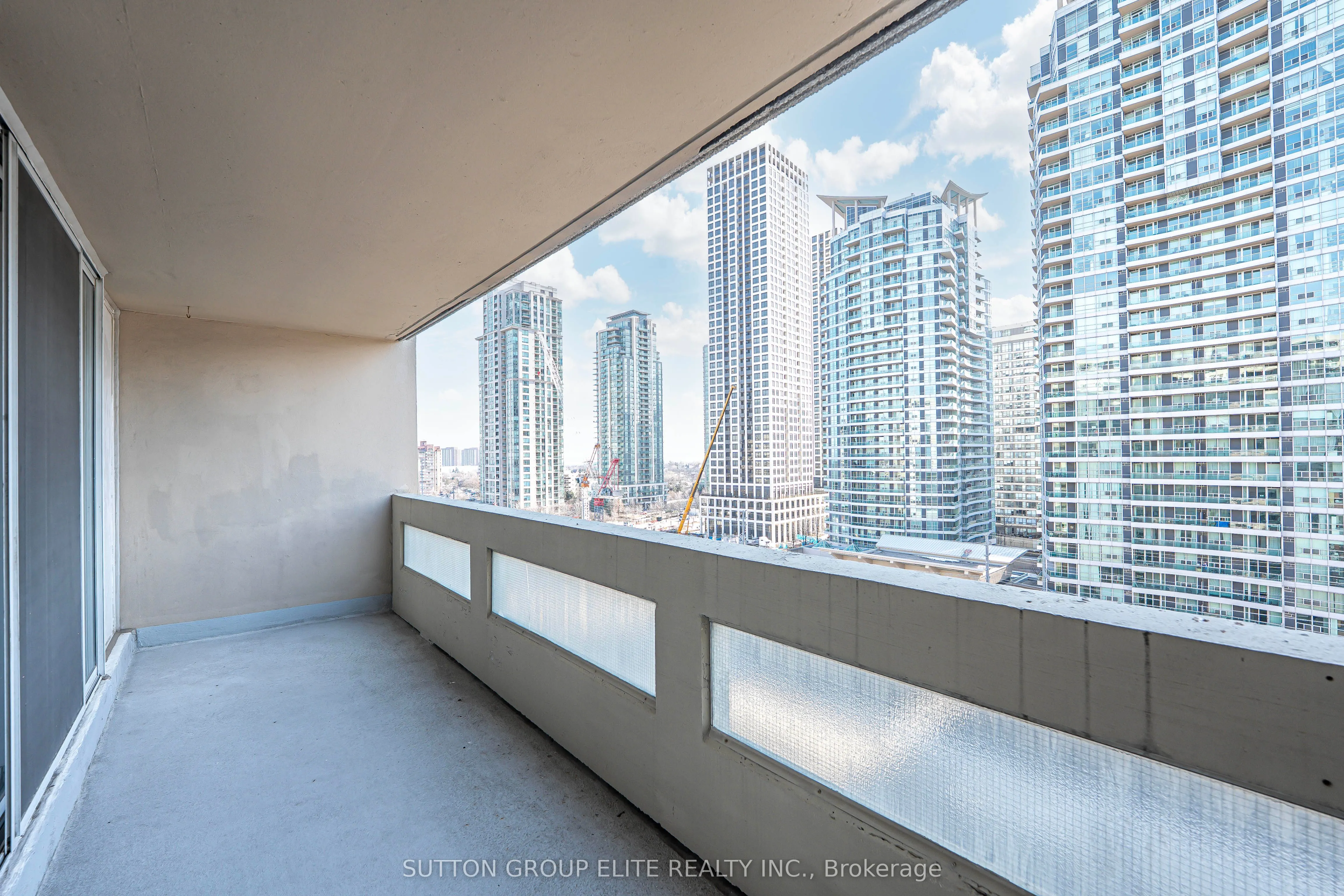 3590 Kaneff Crescent, #1203