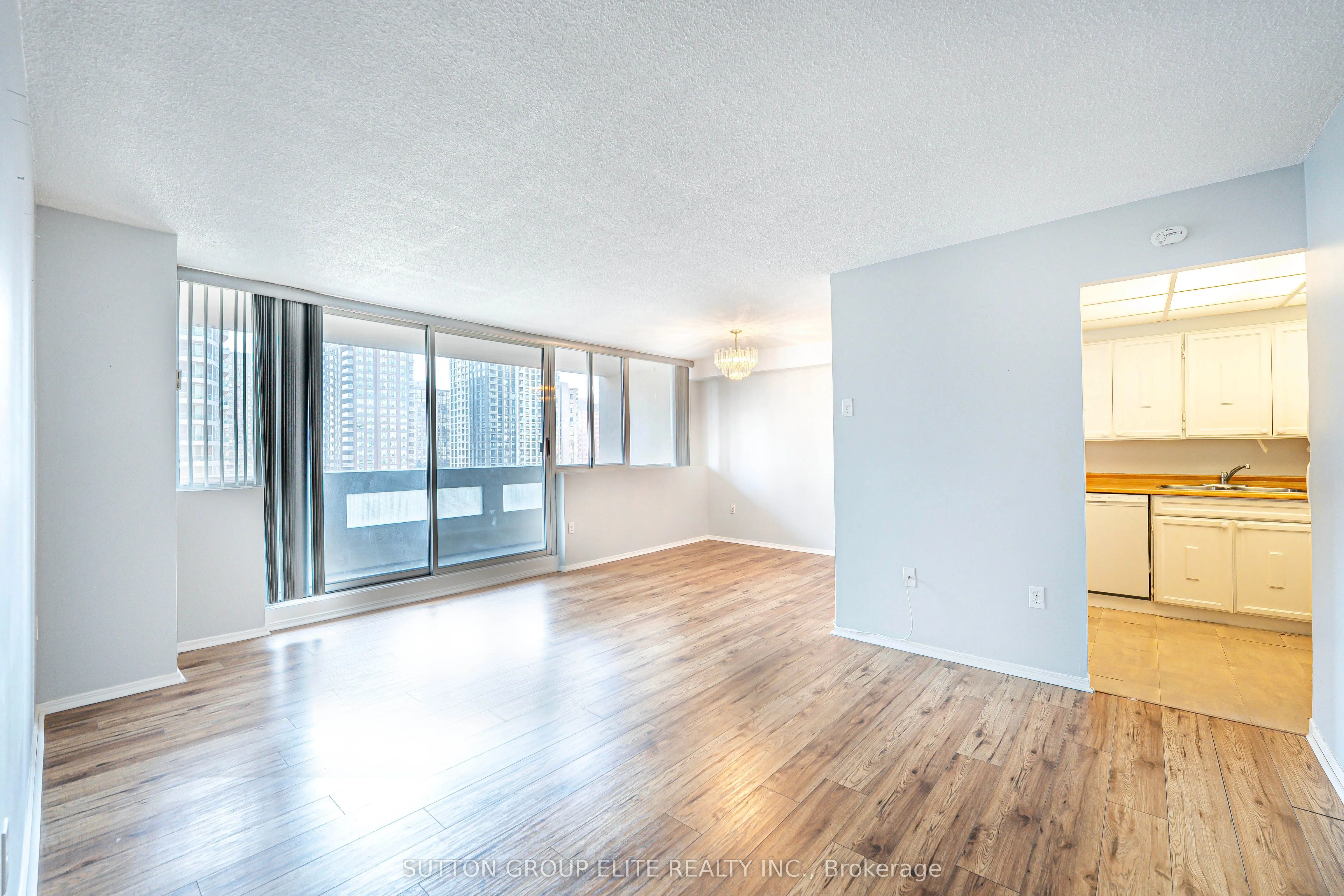 3590 Kaneff Crescent, #1203