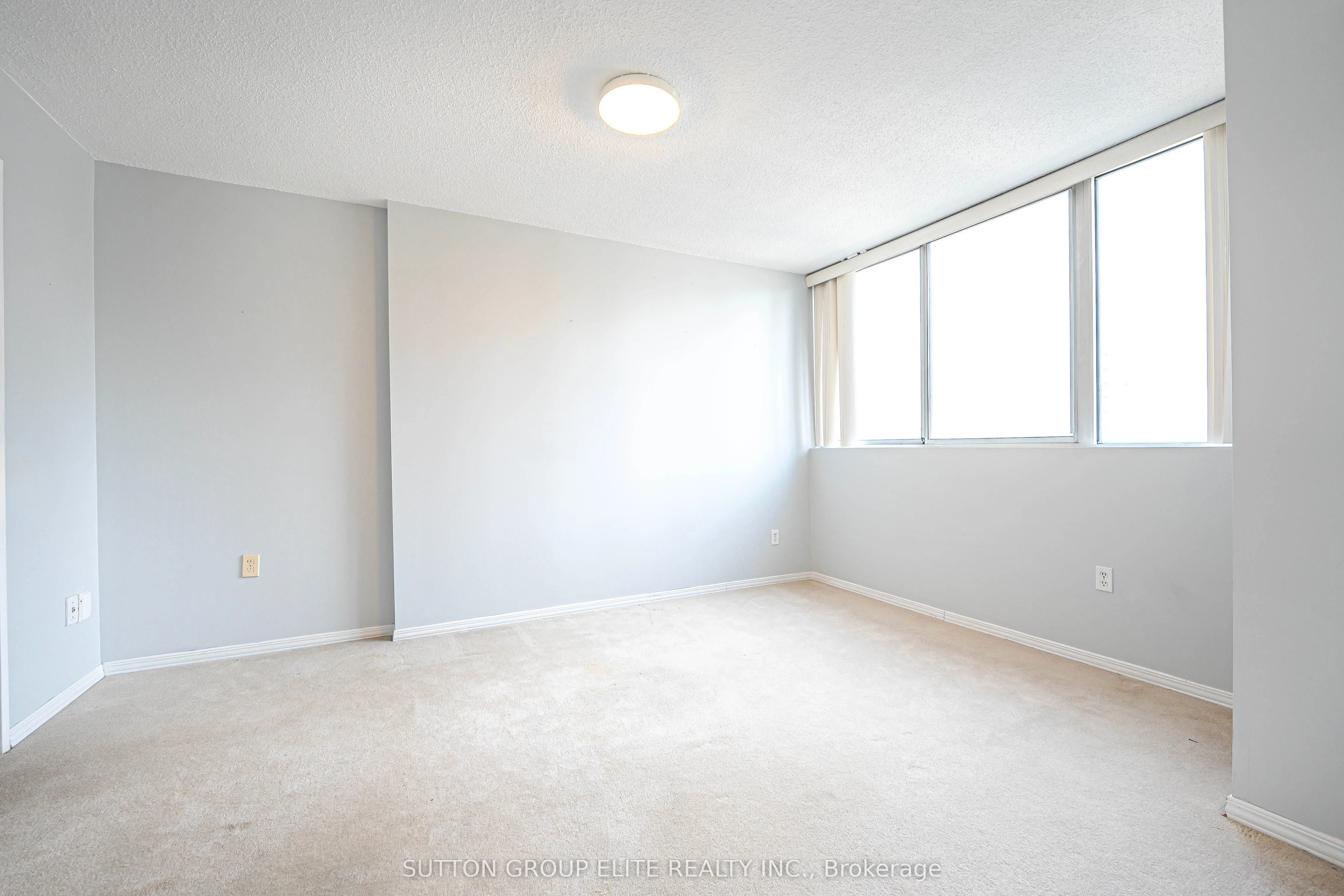 3590 Kaneff Crescent, #1203