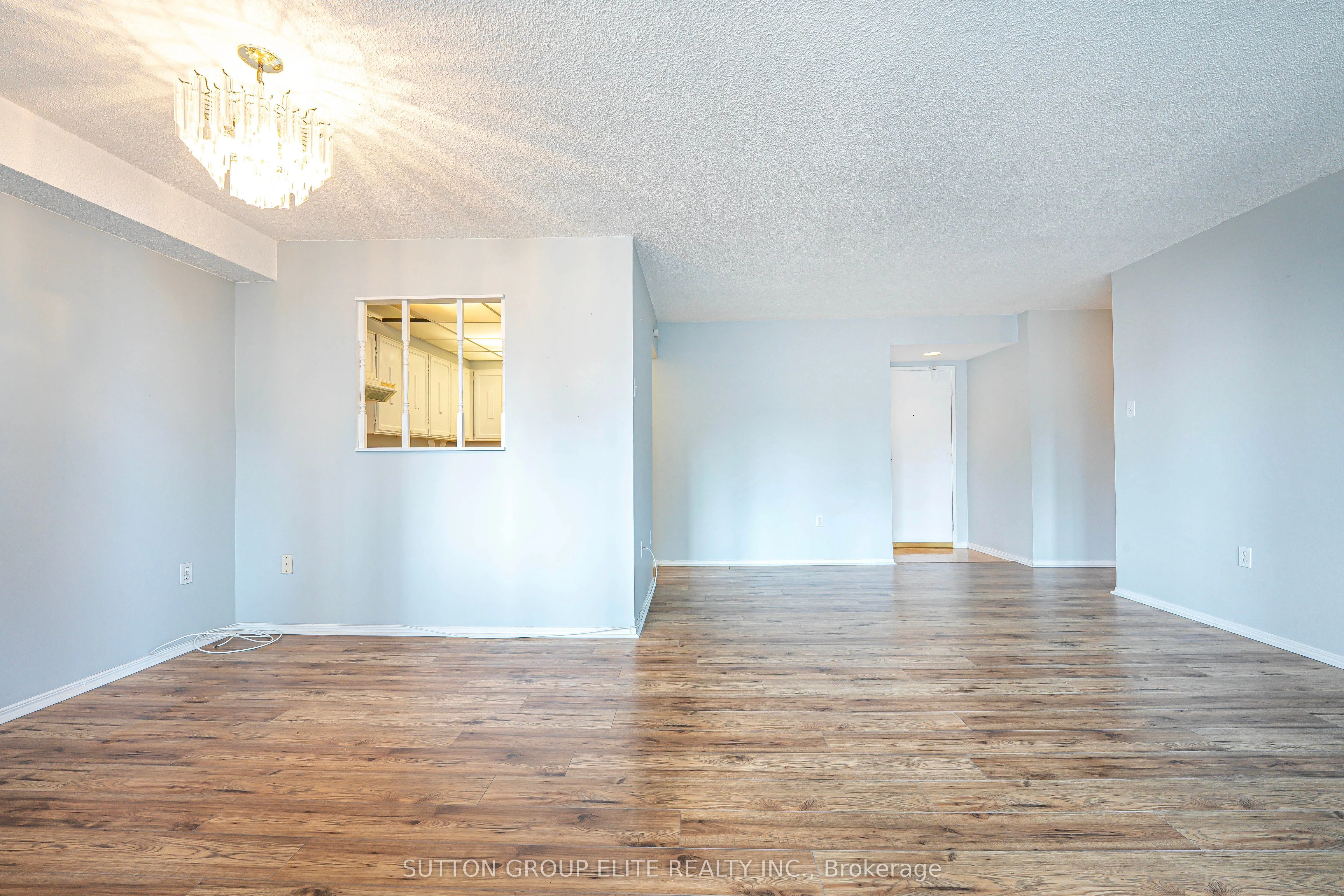 3590 Kaneff Crescent, #1203
