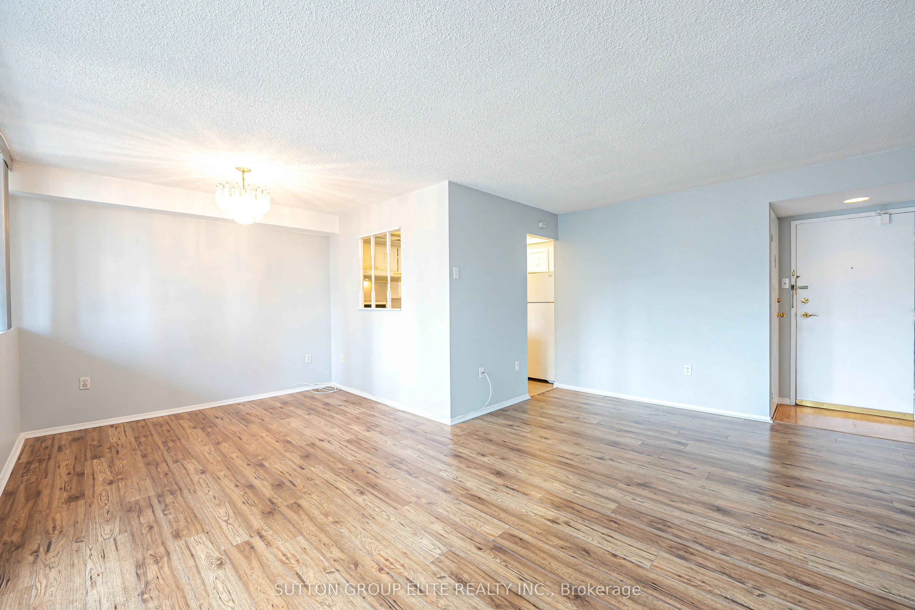 3590 Kaneff Crescent, #1203