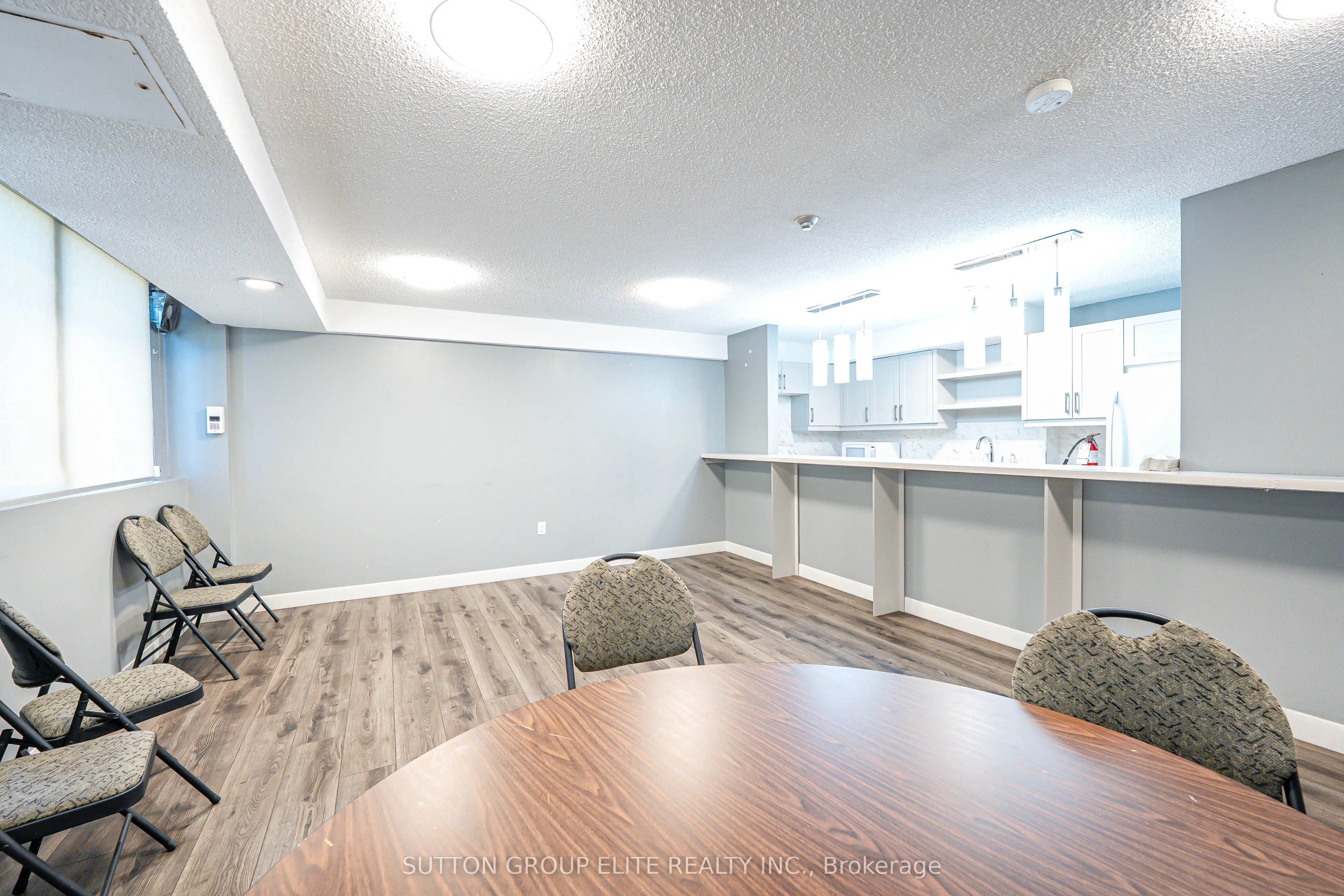 3590 Kaneff Crescent, #1203