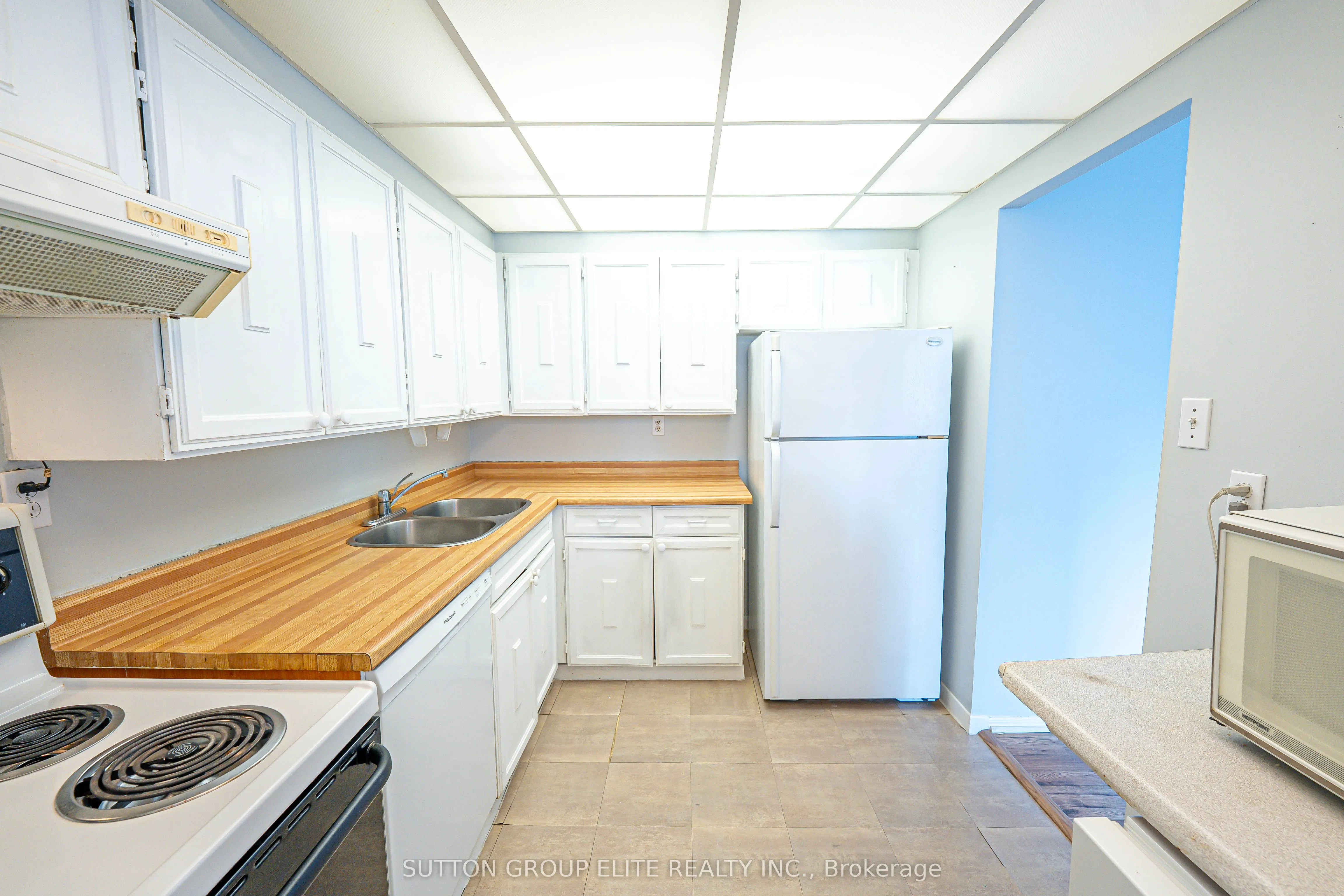 3590 Kaneff Crescent, #1203