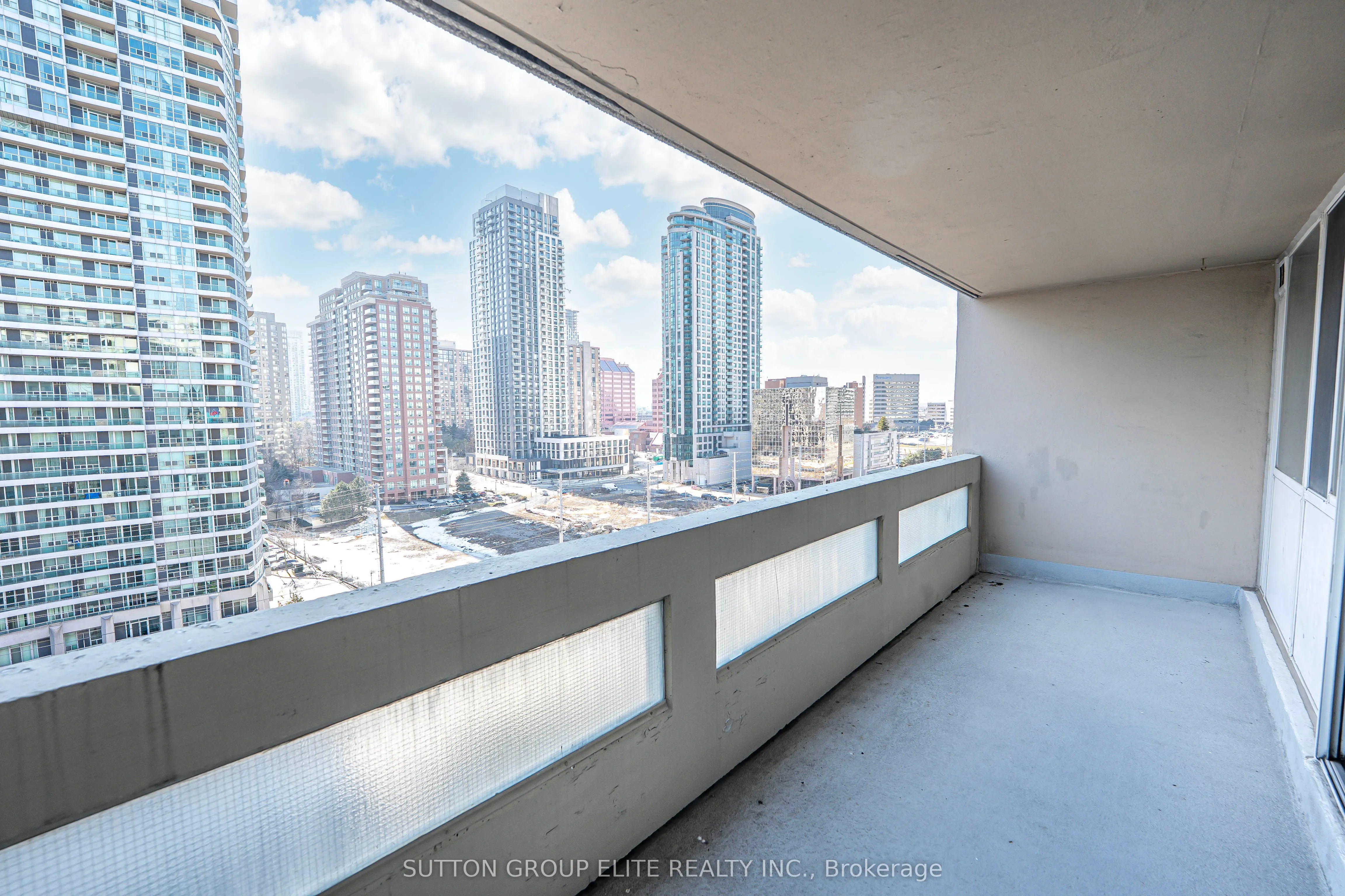 3590 Kaneff Crescent, #1203