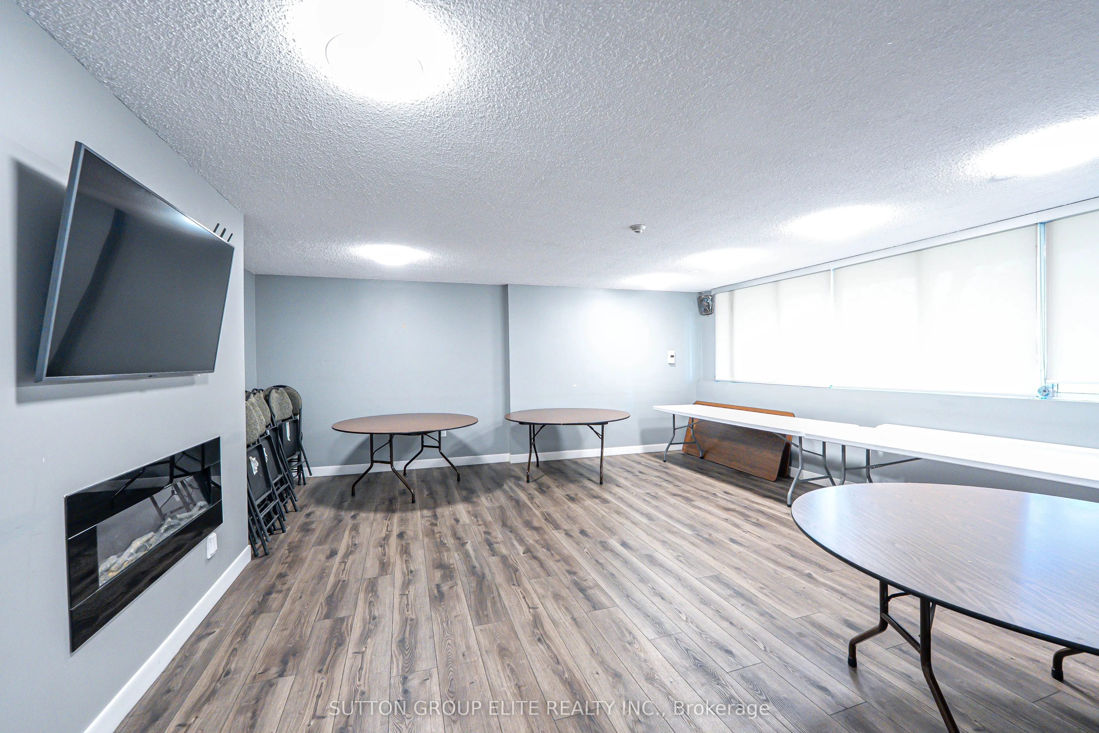3590 Kaneff Crescent, #1203