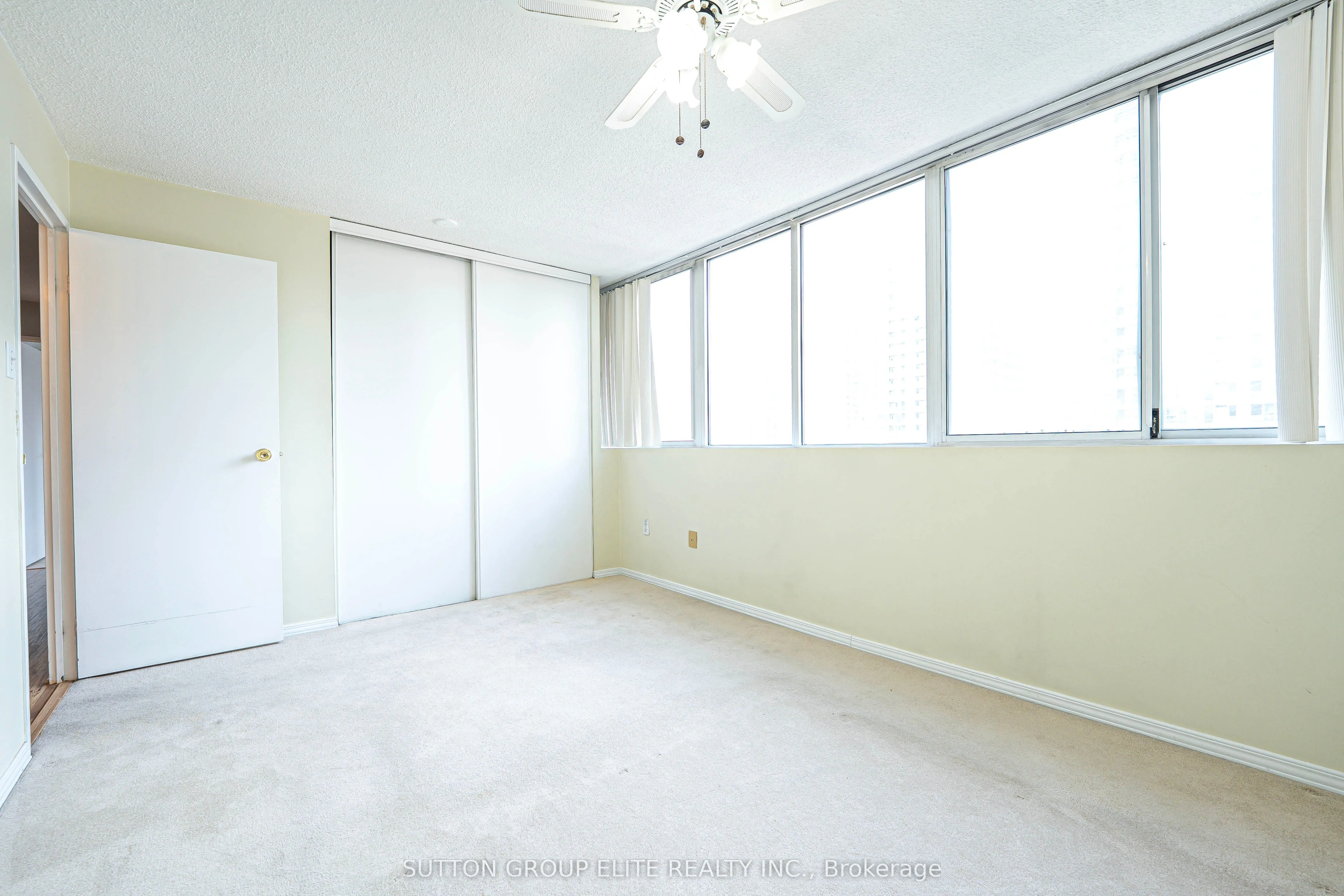 3590 Kaneff Crescent, #1203