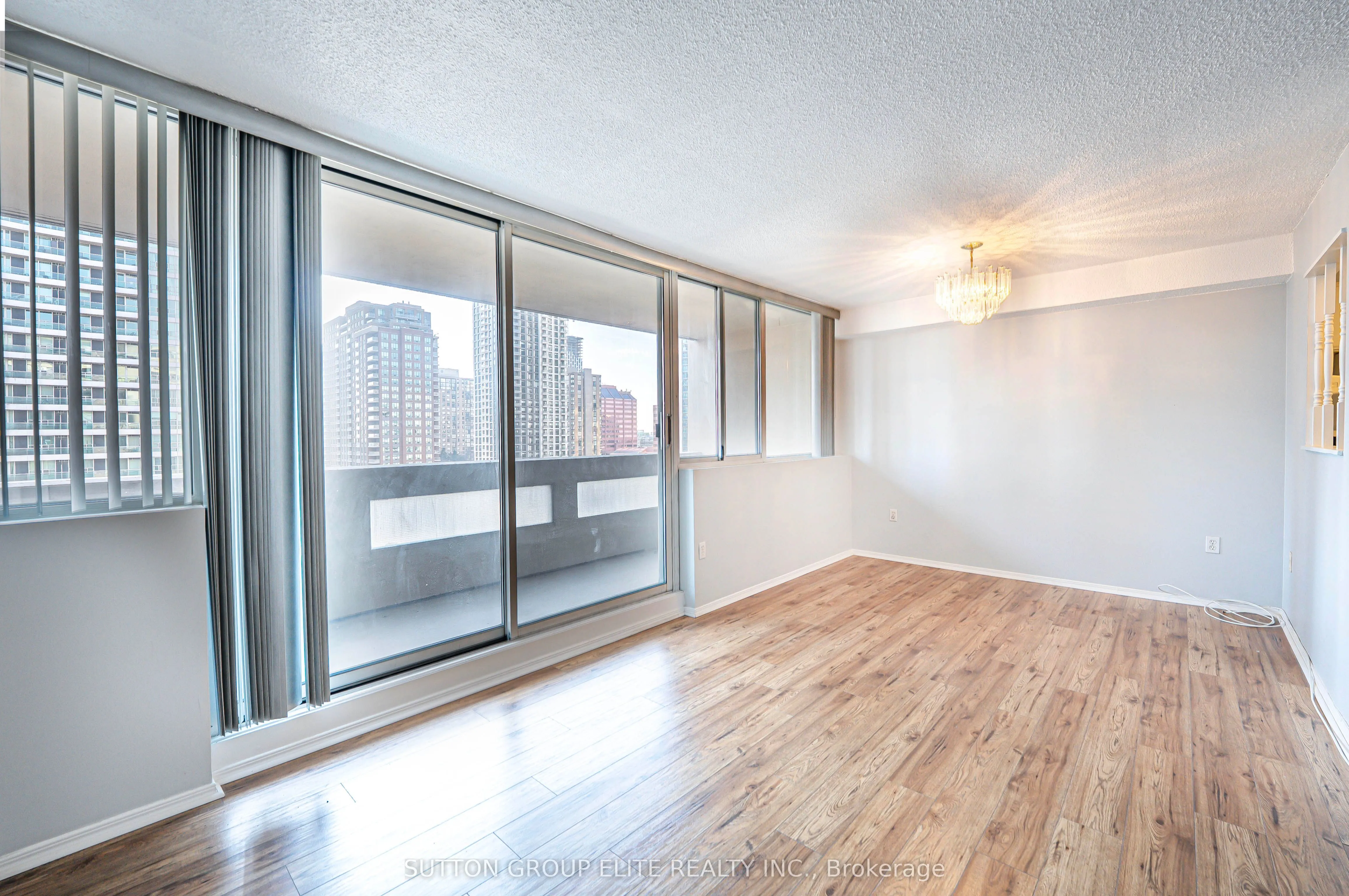 3590 Kaneff Crescent, #1203