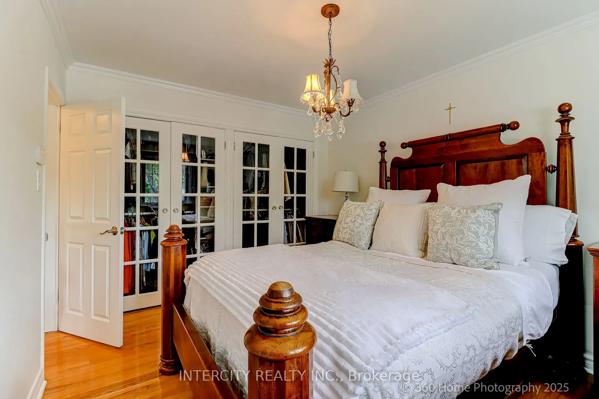 44 Oxenden Crescent