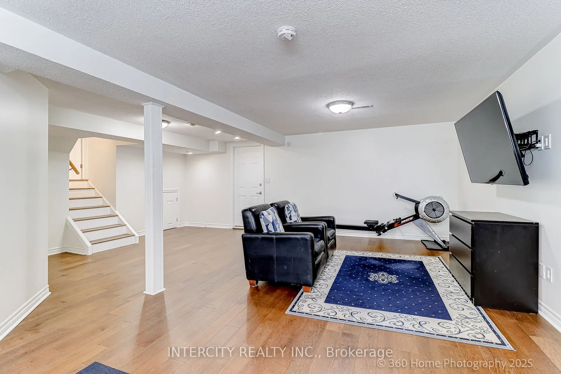 44 Oxenden Crescent