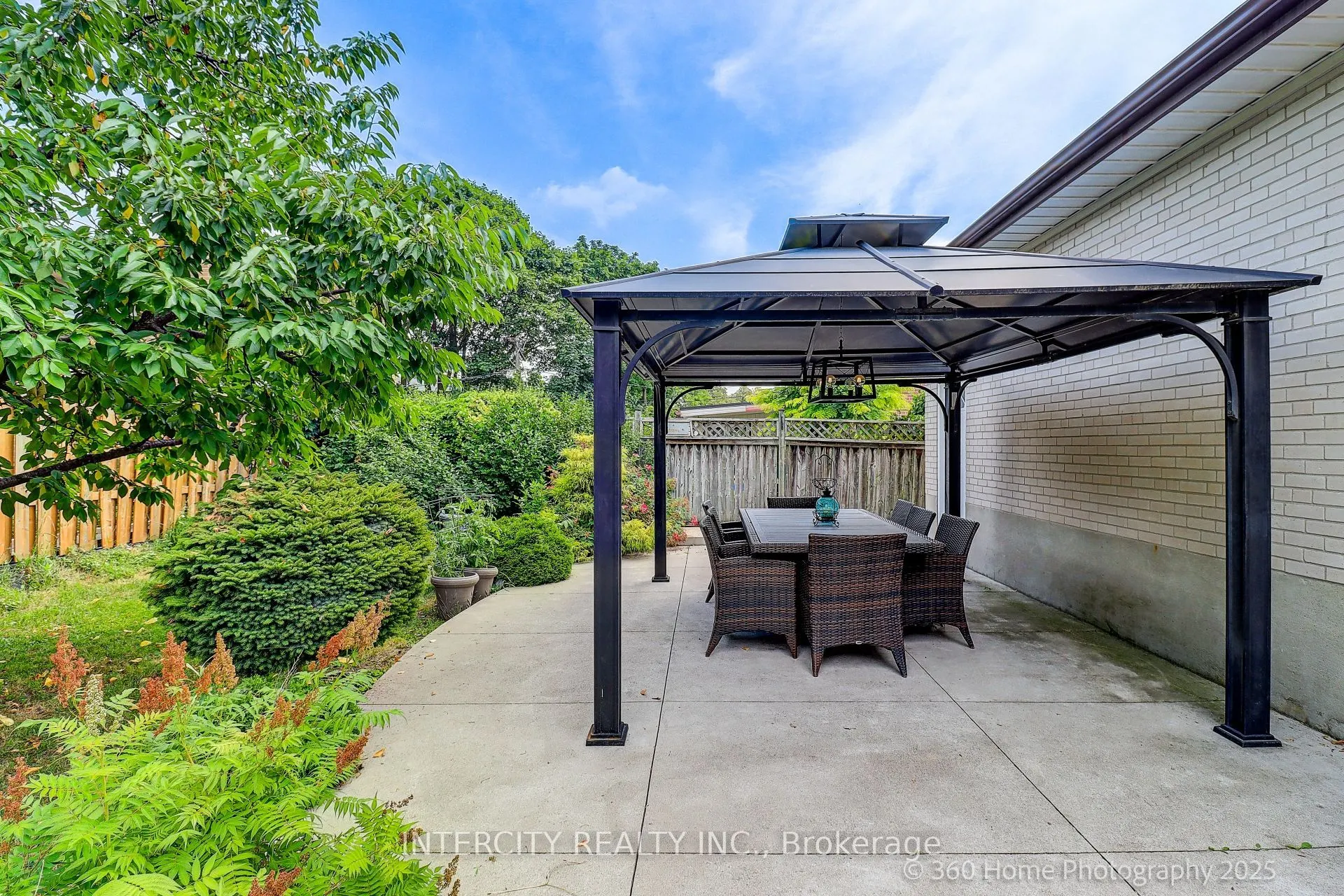44 Oxenden Crescent