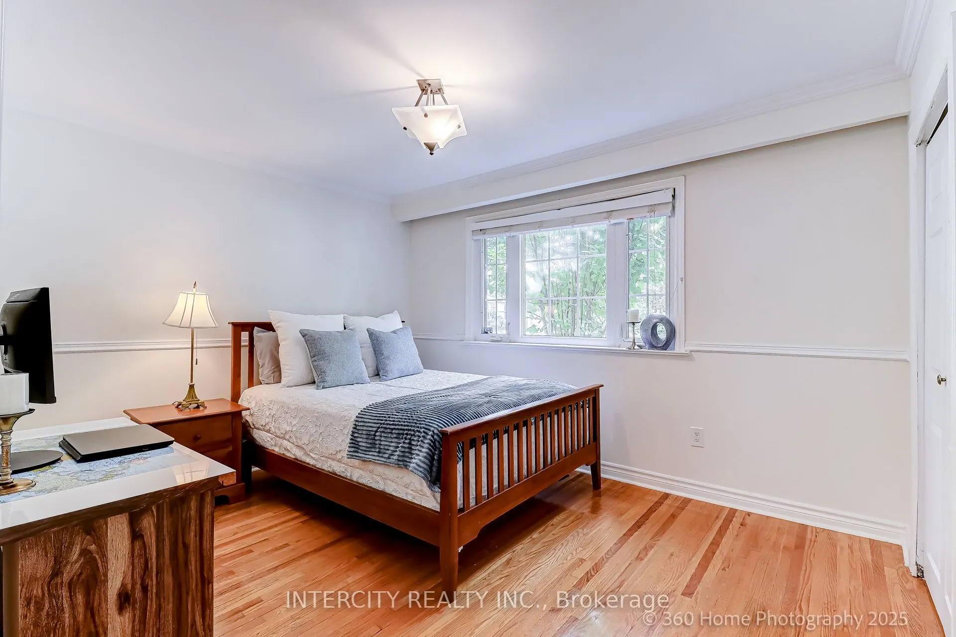 44 Oxenden Crescent