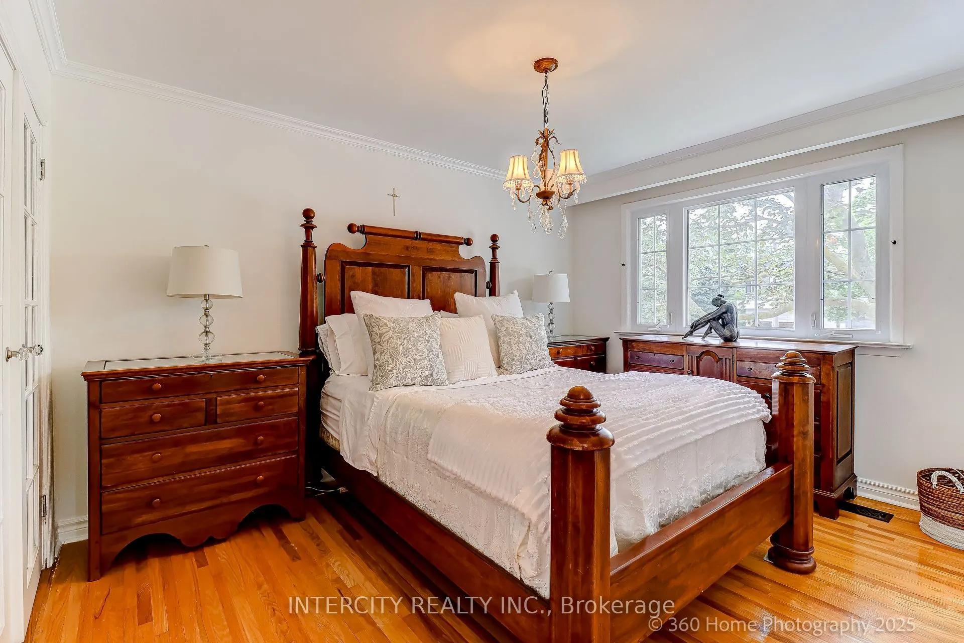 44 Oxenden Crescent