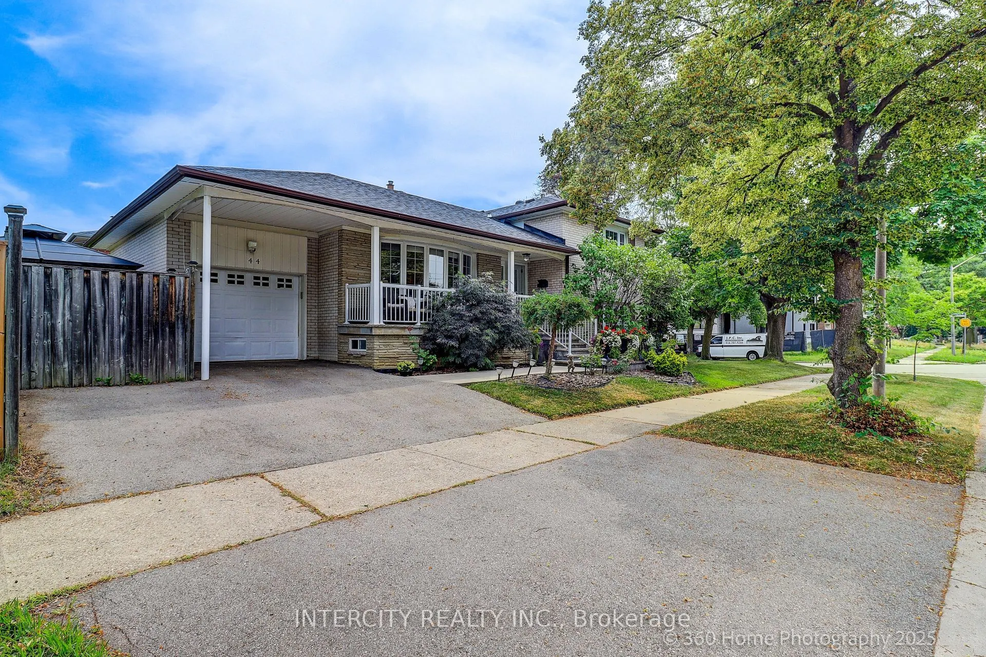 44 Oxenden Crescent