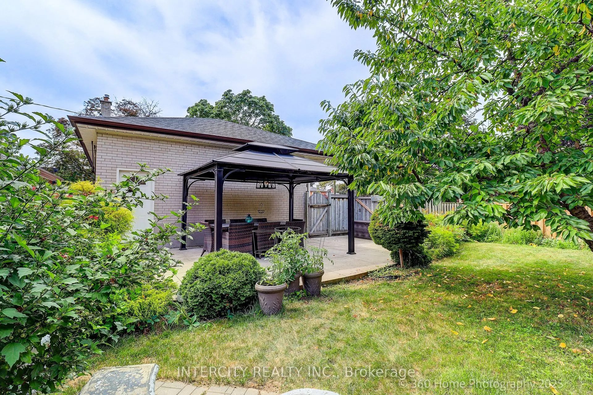 44 Oxenden Crescent