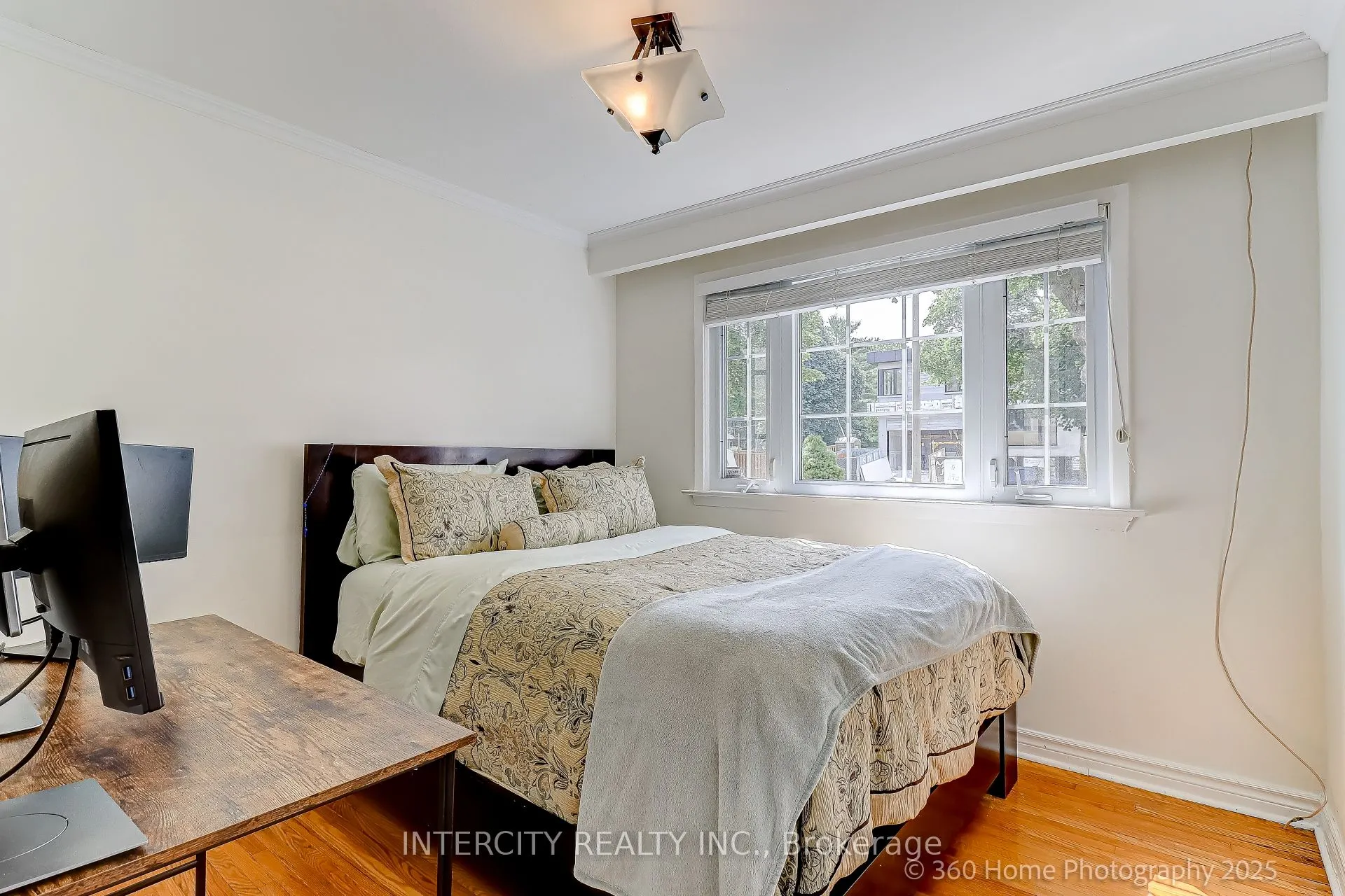44 Oxenden Crescent