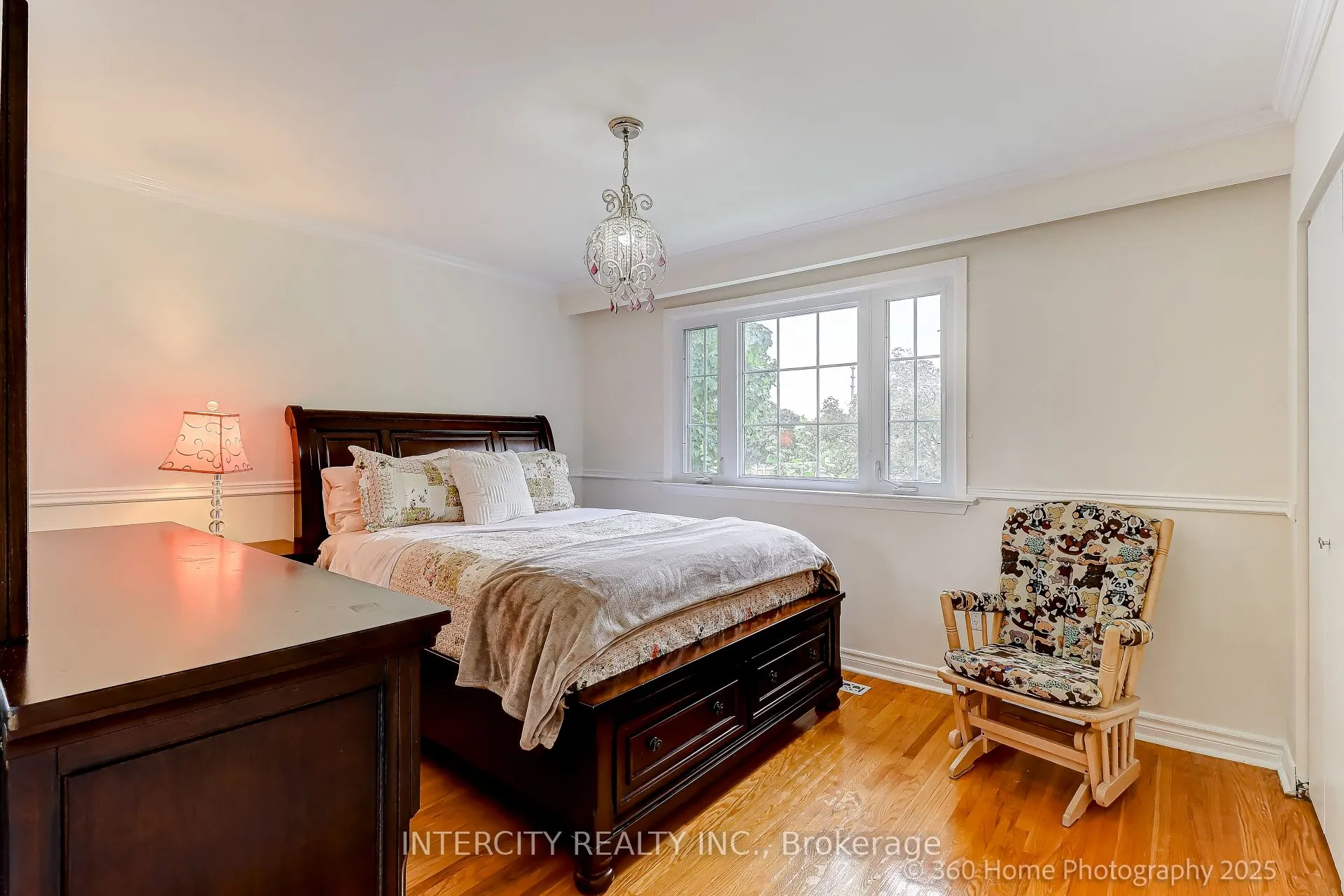 44 Oxenden Crescent
