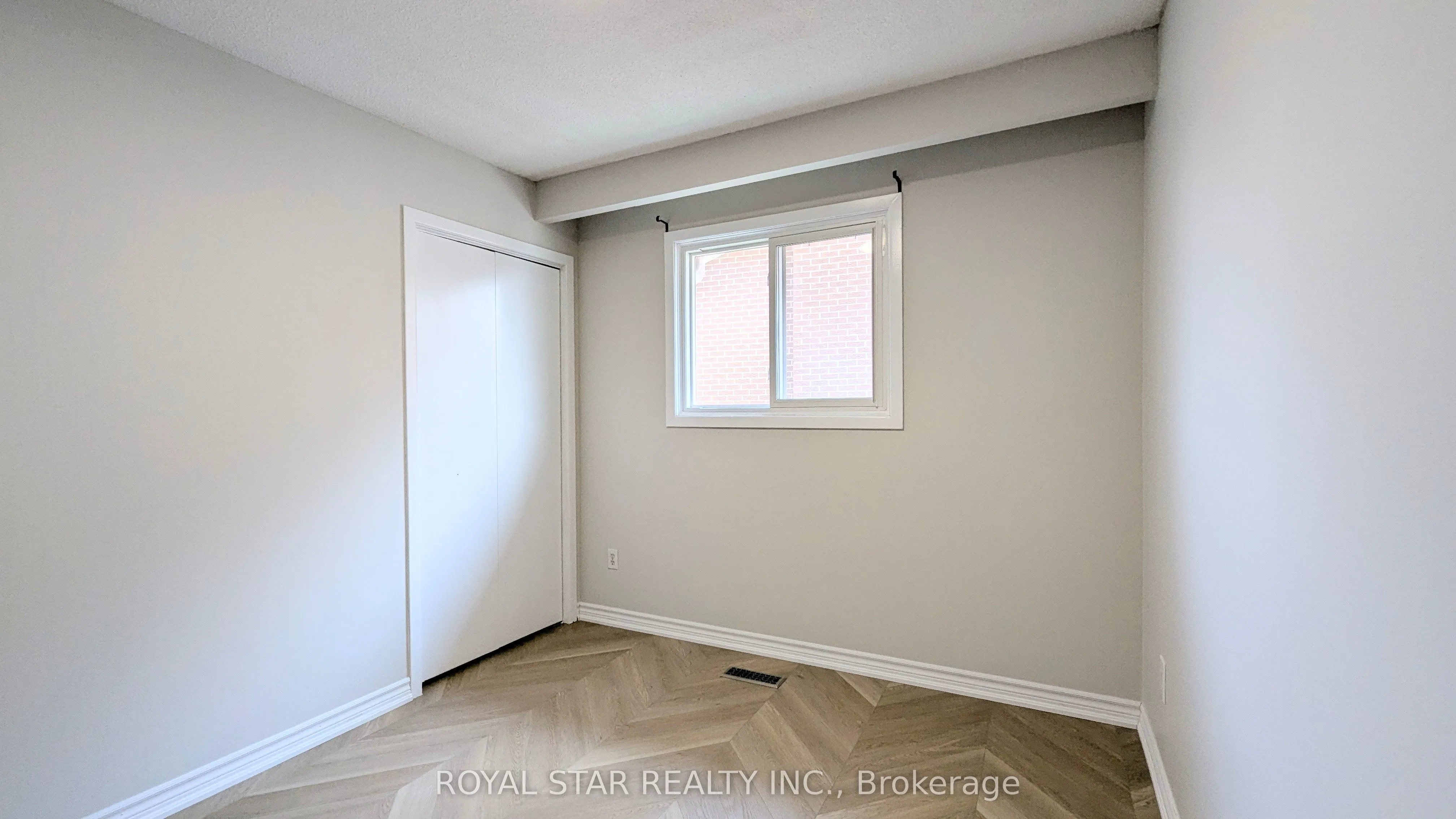 4051 Dunmow Crescent